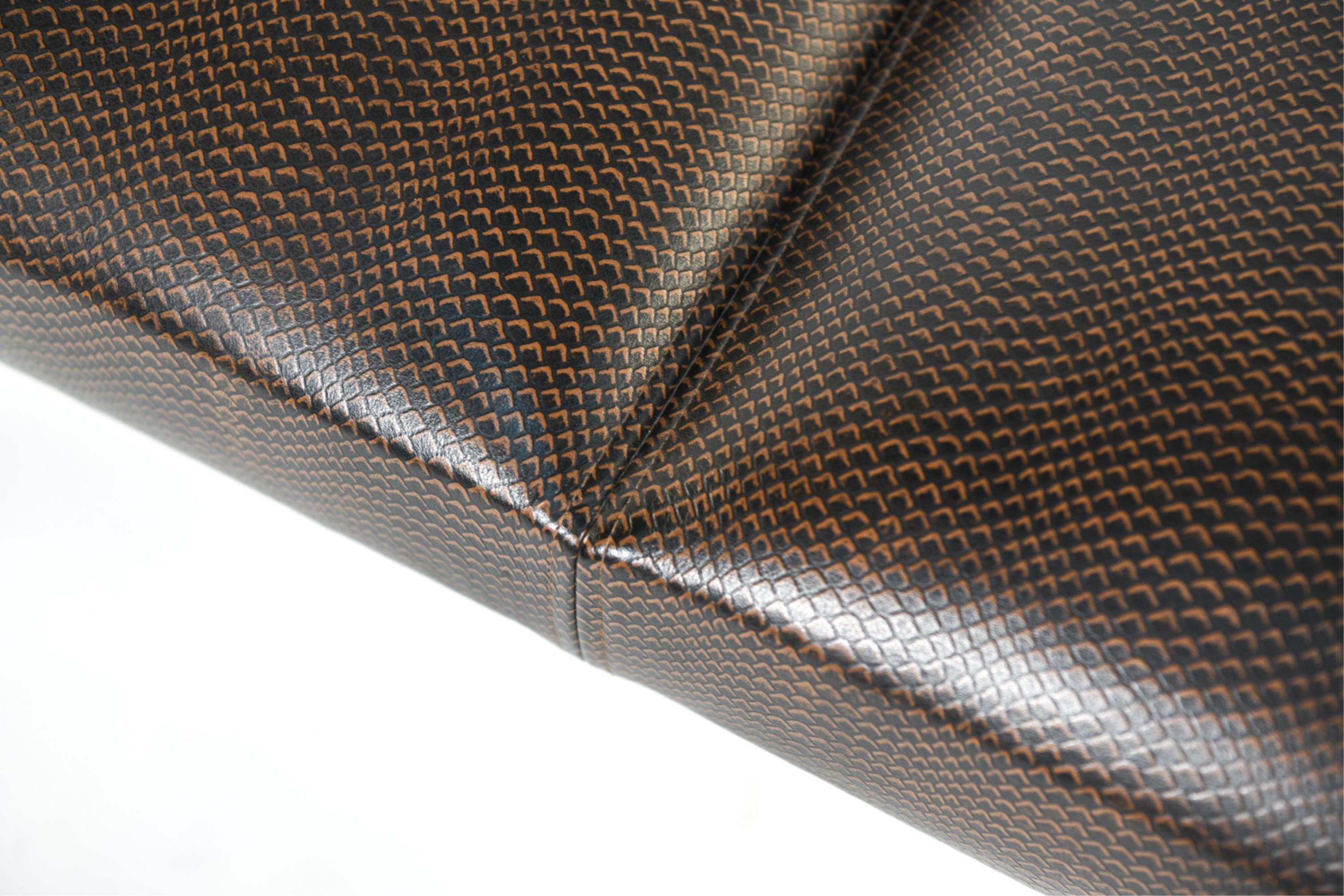 Banc Loren Marsh Design en cuir embossé et acier inoxydable poli en vente 11