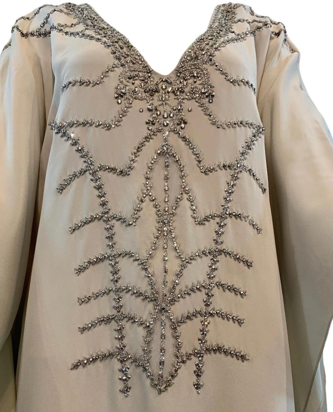 Lorena Sarbu Weißer Kaftan mit Juwelen im Zustand „Hervorragend“ im Angebot in Los Angeles, CA