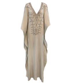 Lorena Sarbu Weißer Kaftan mit Juwelen