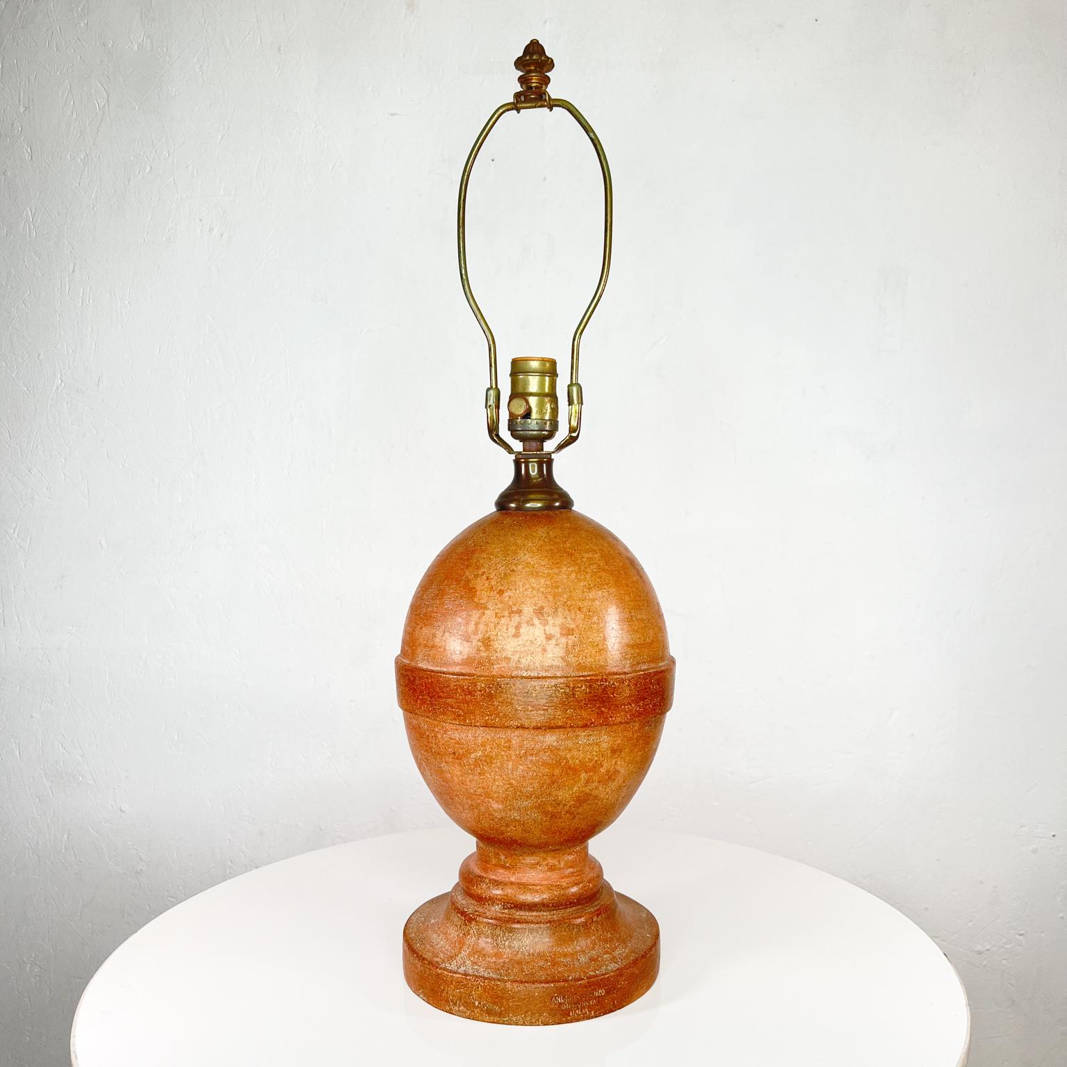 Lorenzo Andrei handcrafted Ceramic Terracotta lamp Poggi Ugo Italy
High quality Italian Ceramic stunning terracotta craftsmanship
Measures: 16.5 to socket x 7 diameter approximately
Preowned original vintage unrestored condition.
See images