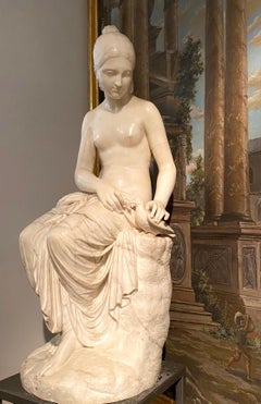 Fine sculpture néoclassique de nymphes assises en marbre blanc