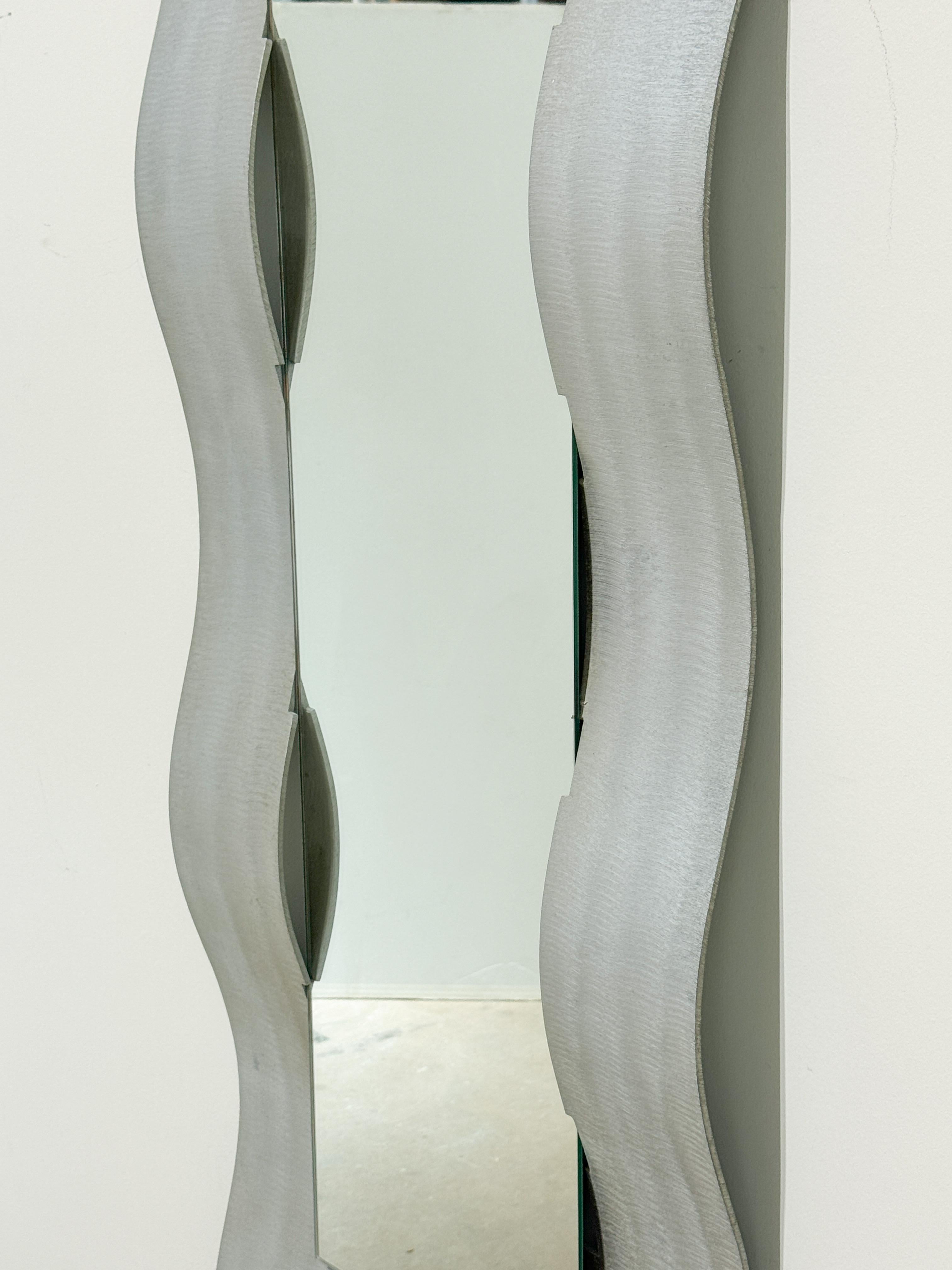 Lorenzo Burchiellaro Miroir à vagues en fonte d'aluminium en vente 6