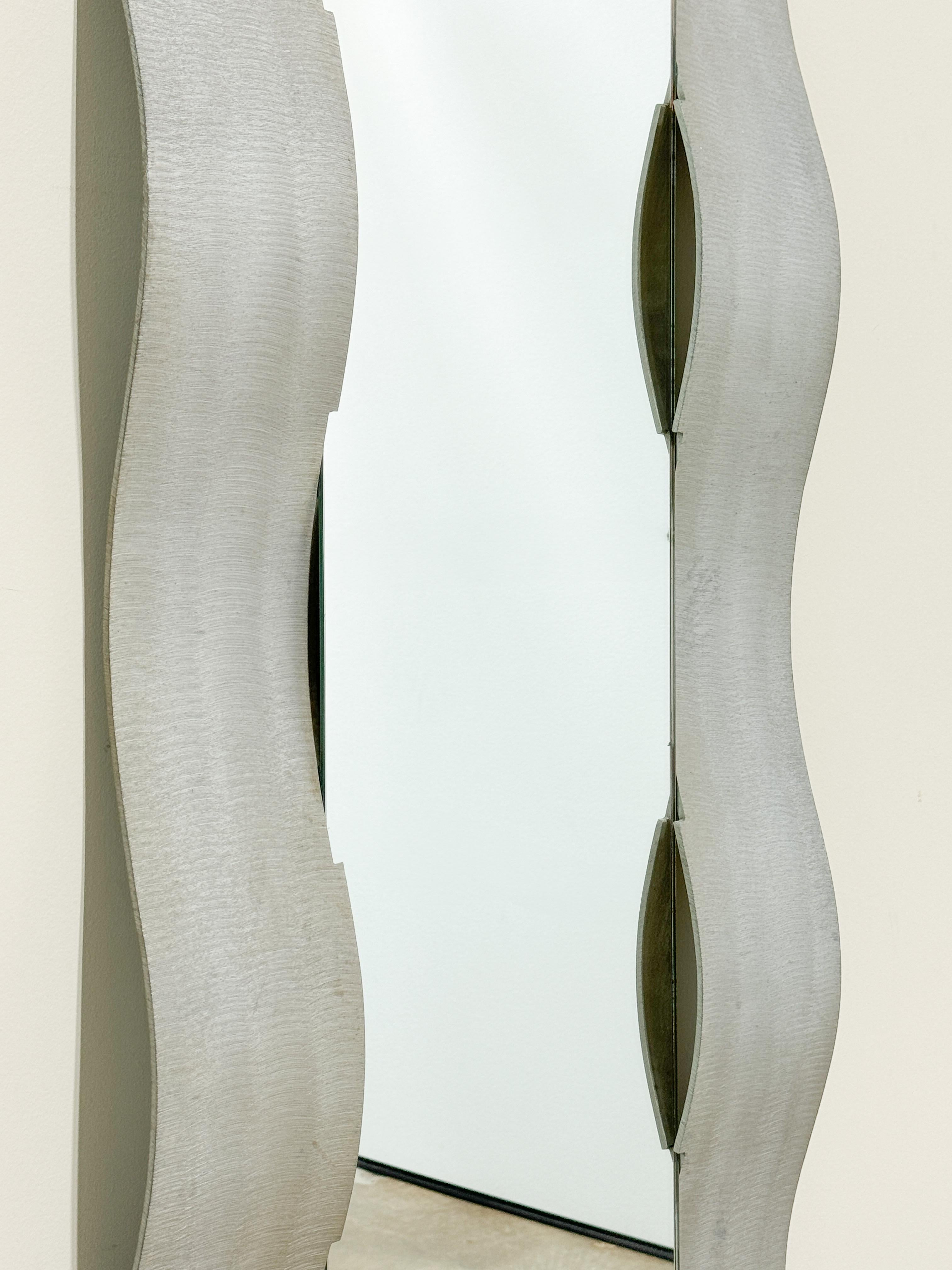 Lorenzo Burchiellaro Miroir à vagues en fonte d'aluminium en vente 7