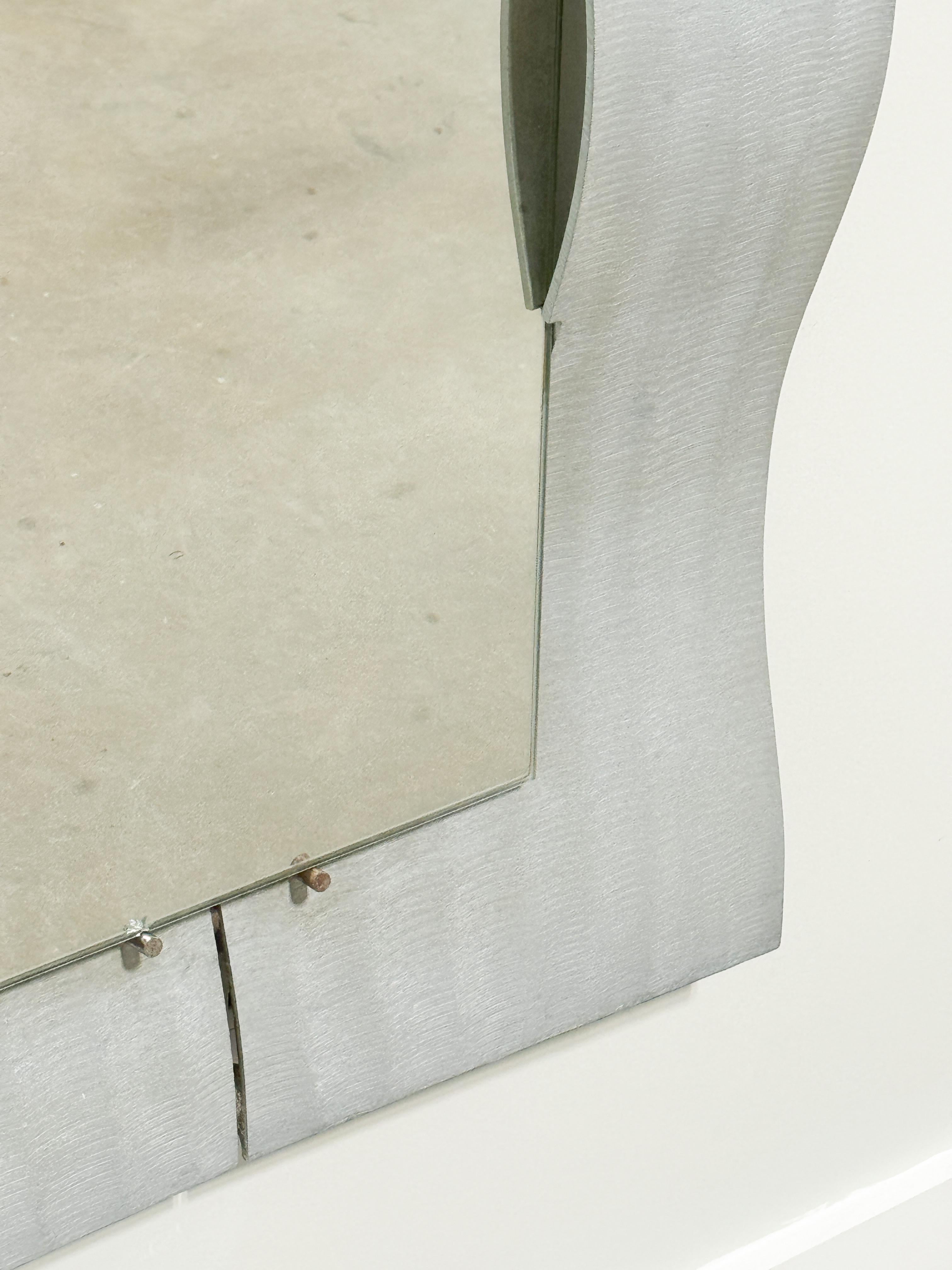 Aluminium Lorenzo Burchiellaro Miroir à vagues en fonte d'aluminium en vente