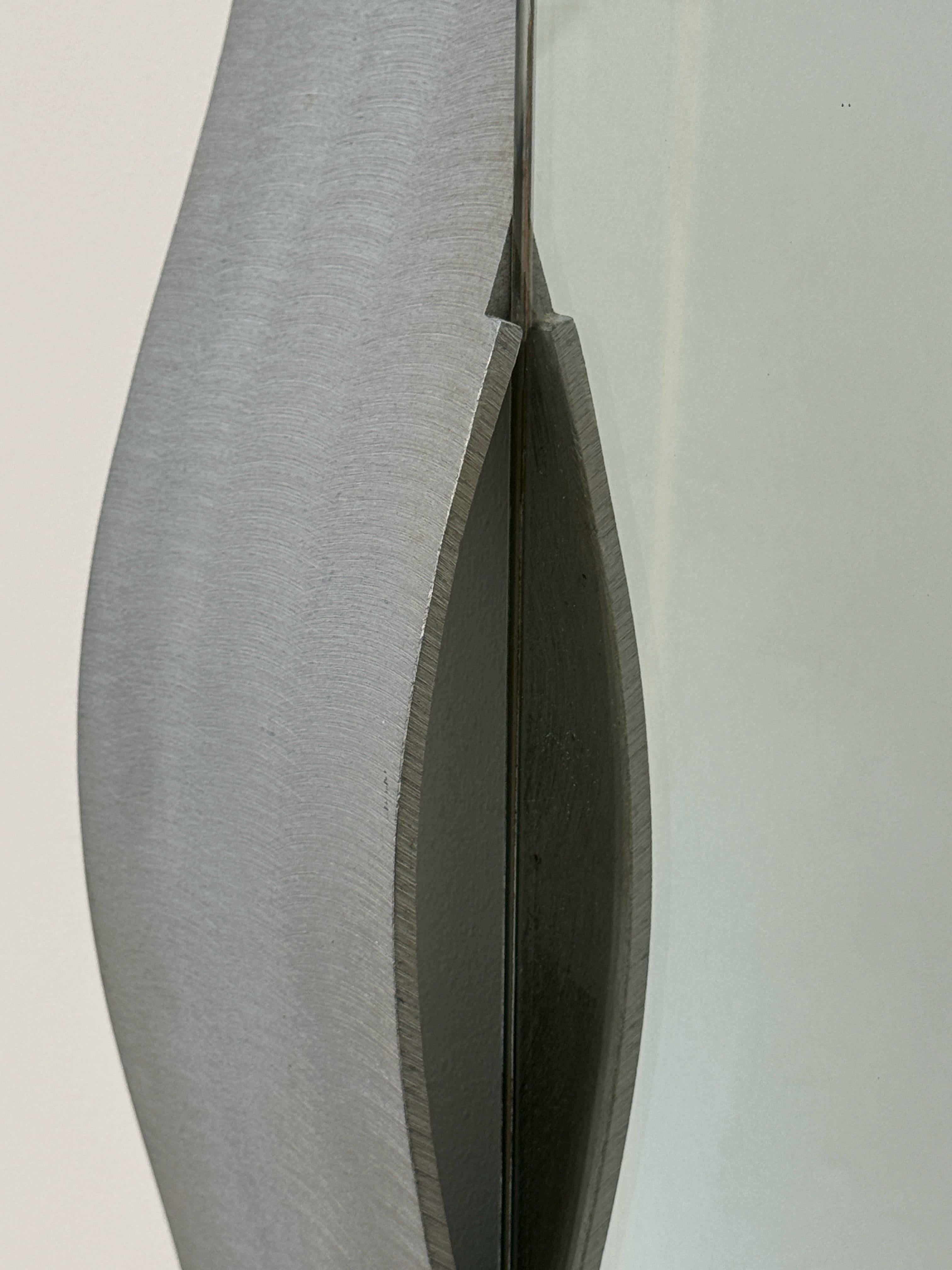 Lorenzo Burchiellaro Miroir à vagues en fonte d'aluminium en vente 2