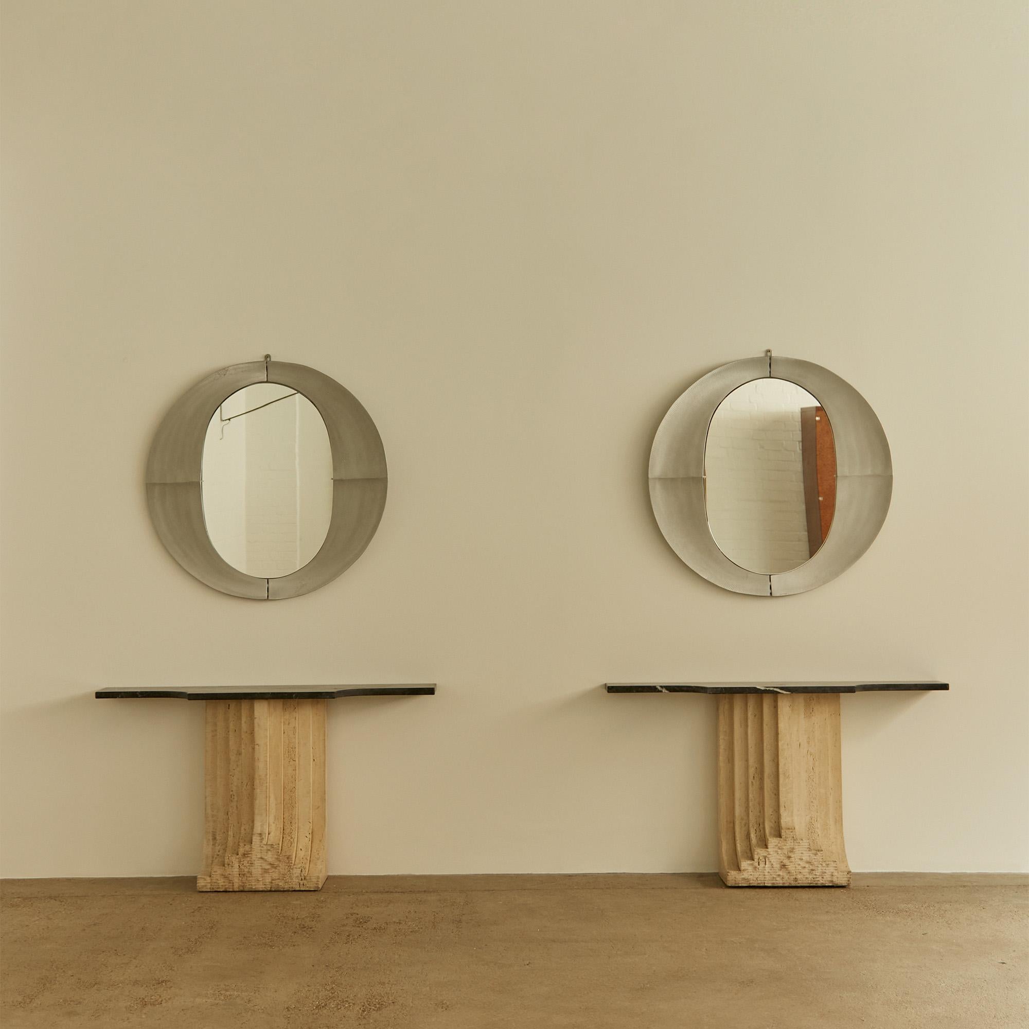 Specchio da parete 'Cuccaro' di Lorenzo Burchiellaro in alluminio In condizioni ottime in vendita a London, GB