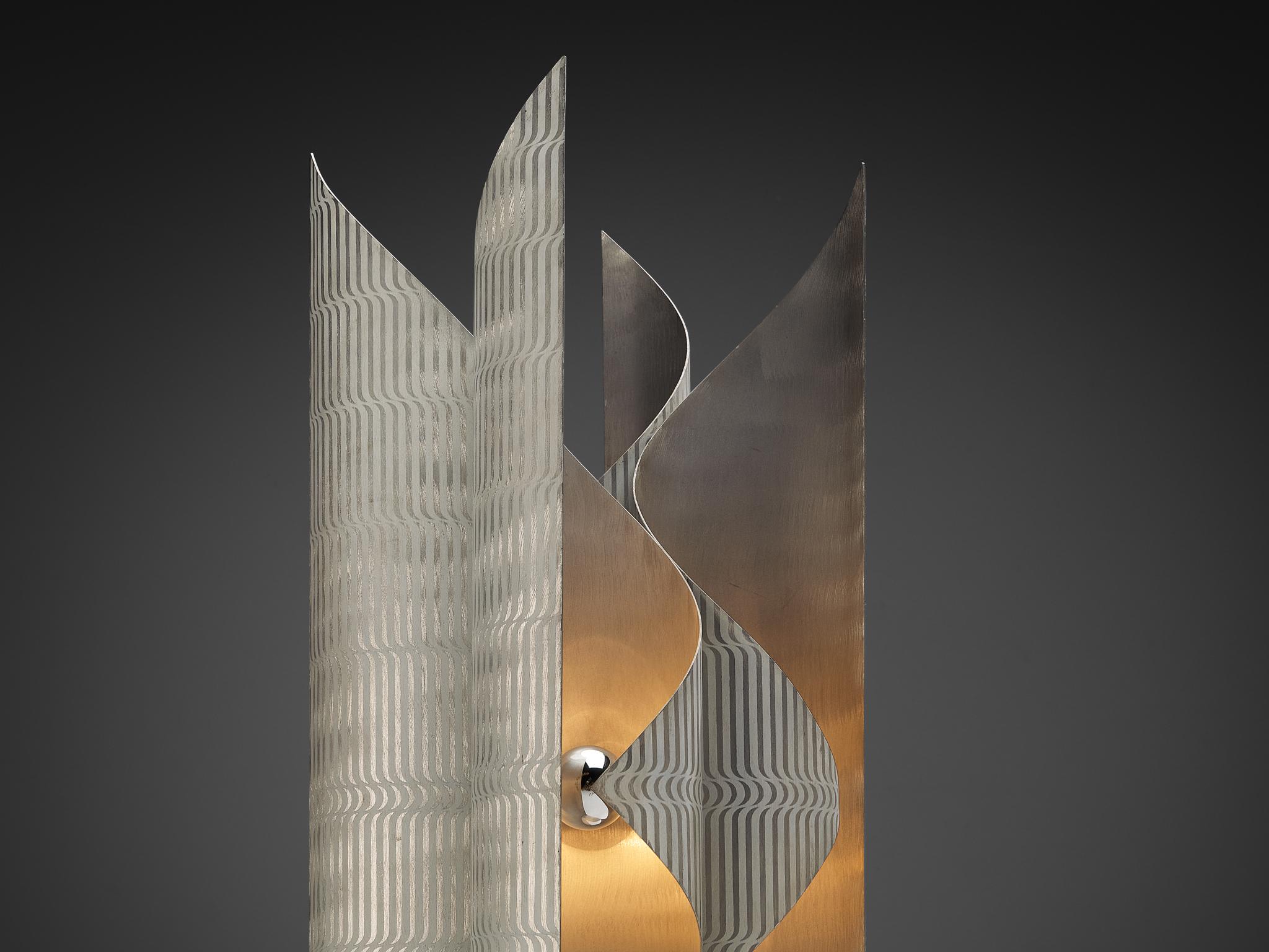 Lorenzo Burchiellaro, Große skulpturale Lampe aus Metall  (Moderne der Mitte des Jahrhunderts) im Angebot