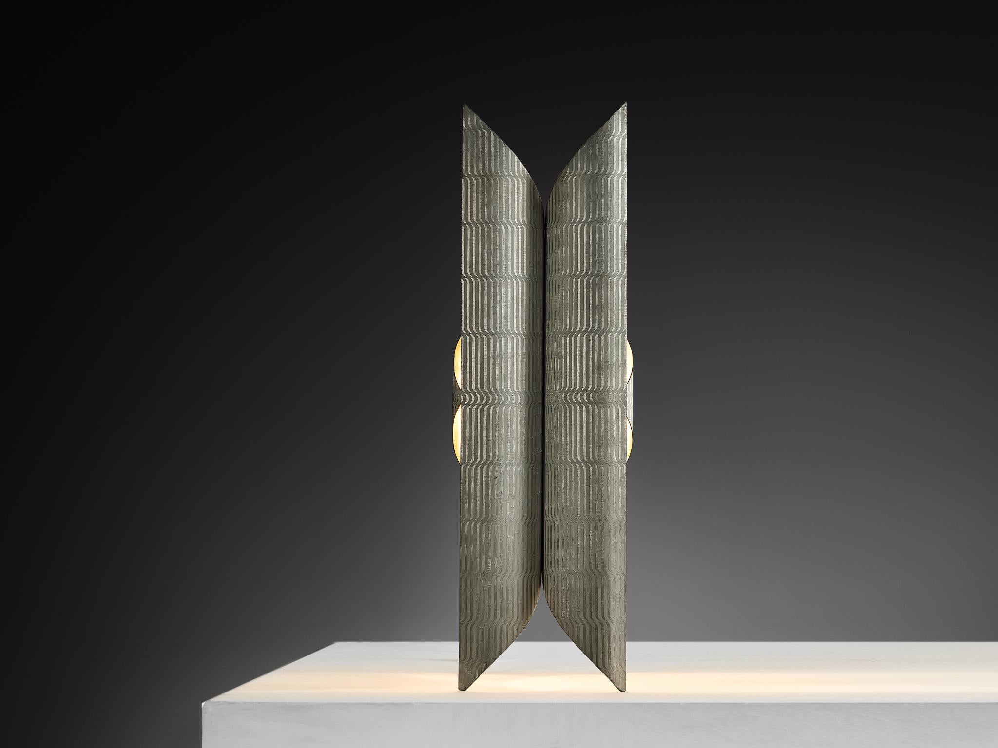 Fine XX secolo Lorenzo Burchiellaro Large Sculptural Lamp in Metal in vendita