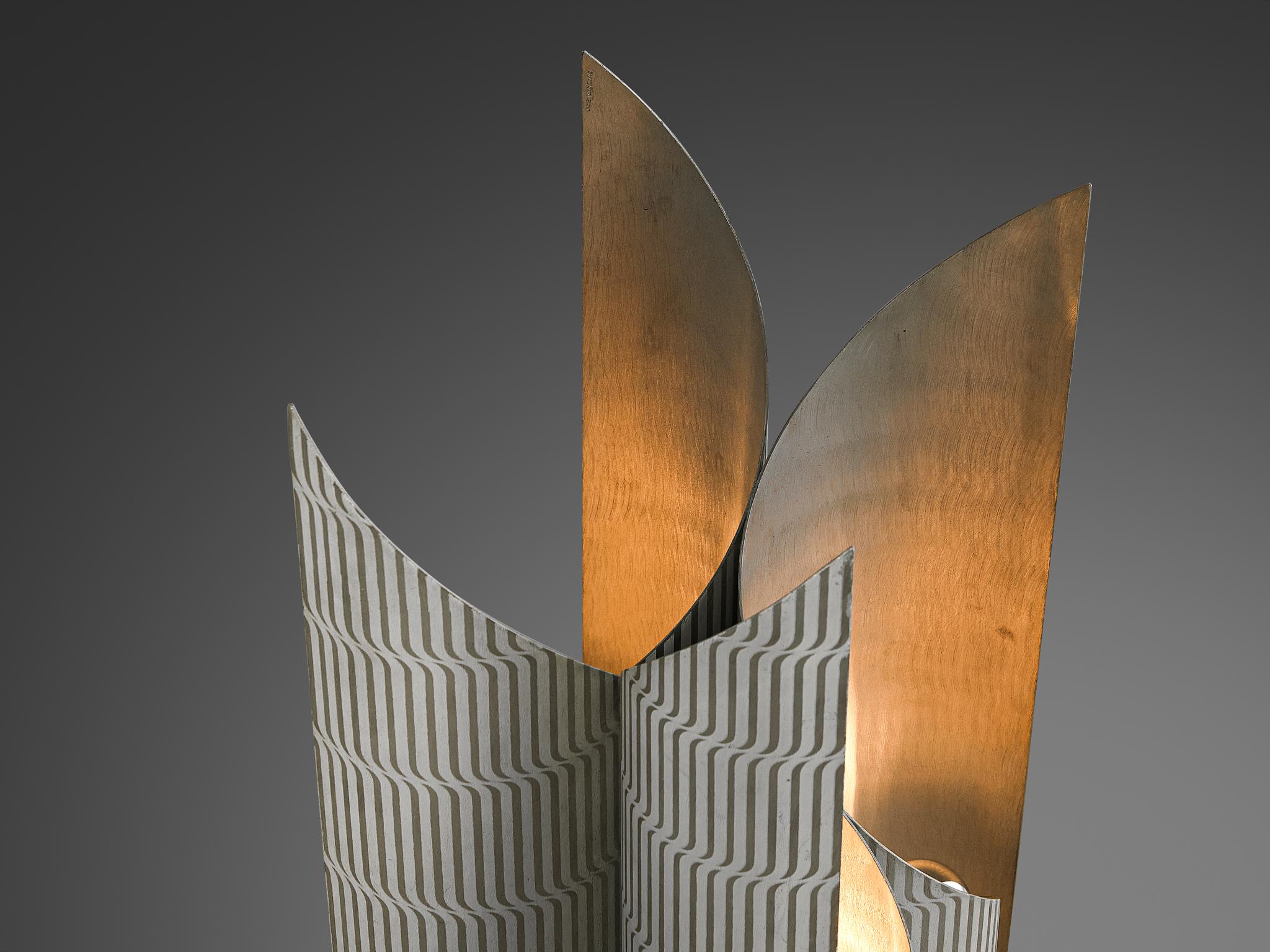 Aluminium Grande lampe sculpturale Lorenzo Burchiellaro en métal  en vente
