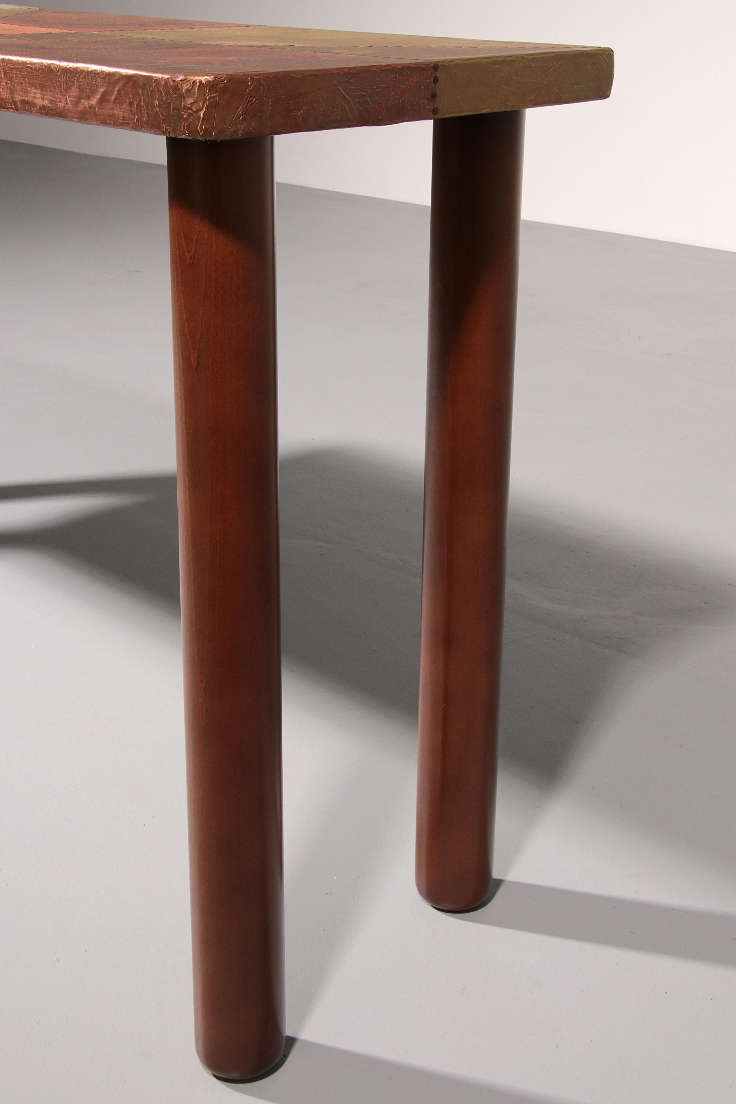 Lorenzo Burchiellaro, table d'appoint, cuivre et bois de hêtre teinté, Italie, années 1960. en vente 3