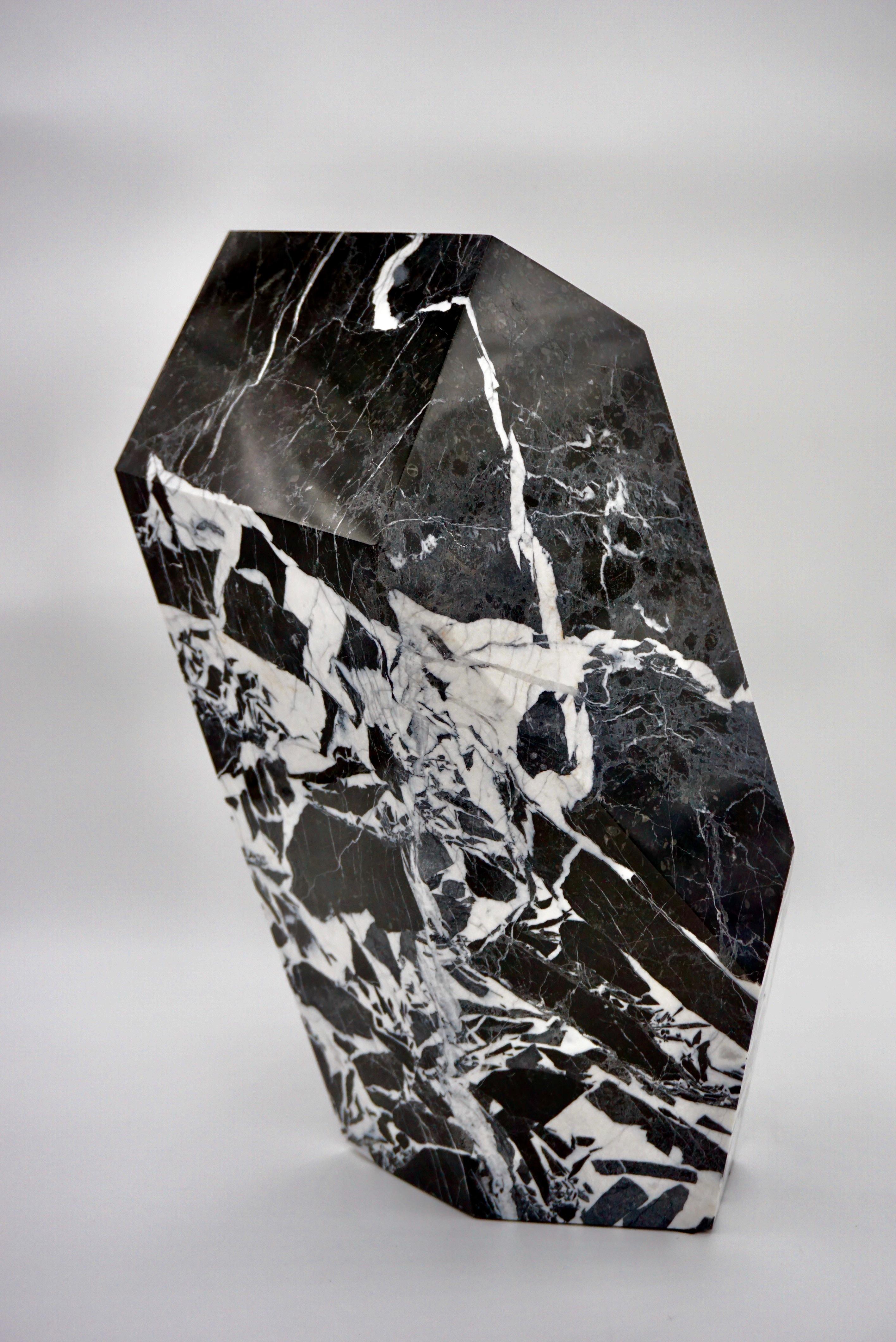 Marbre et bronze sculpturaux « Black Polyhedrum » de Lorenzo Ciompi  Lampe de table, 2023 en vente 3