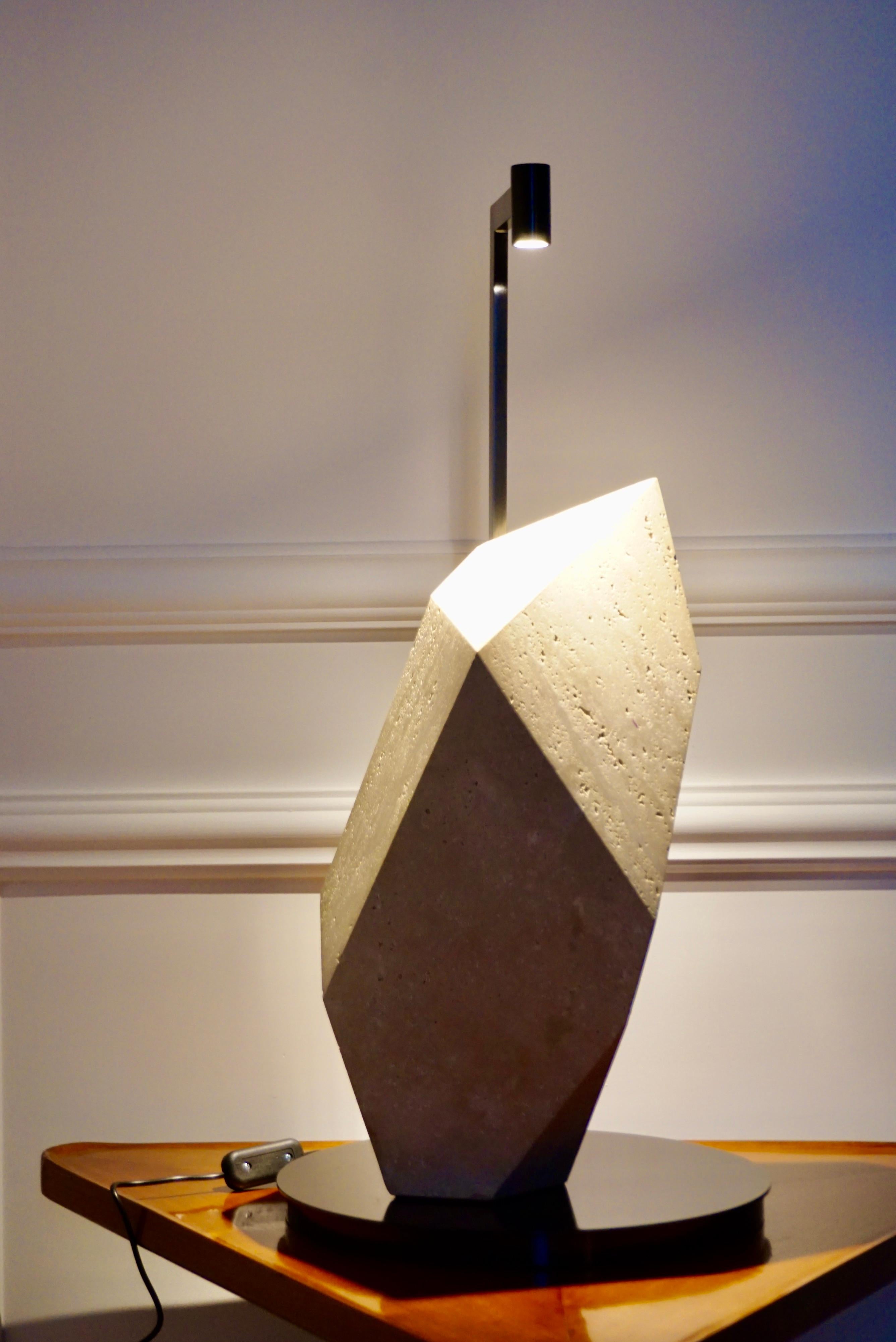 Lorenzo Ciompi, Skulpturale Tischlampe „Roman Polyhedrum“, Marmor und Bronze, Skulptur, 2023 im Angebot 13