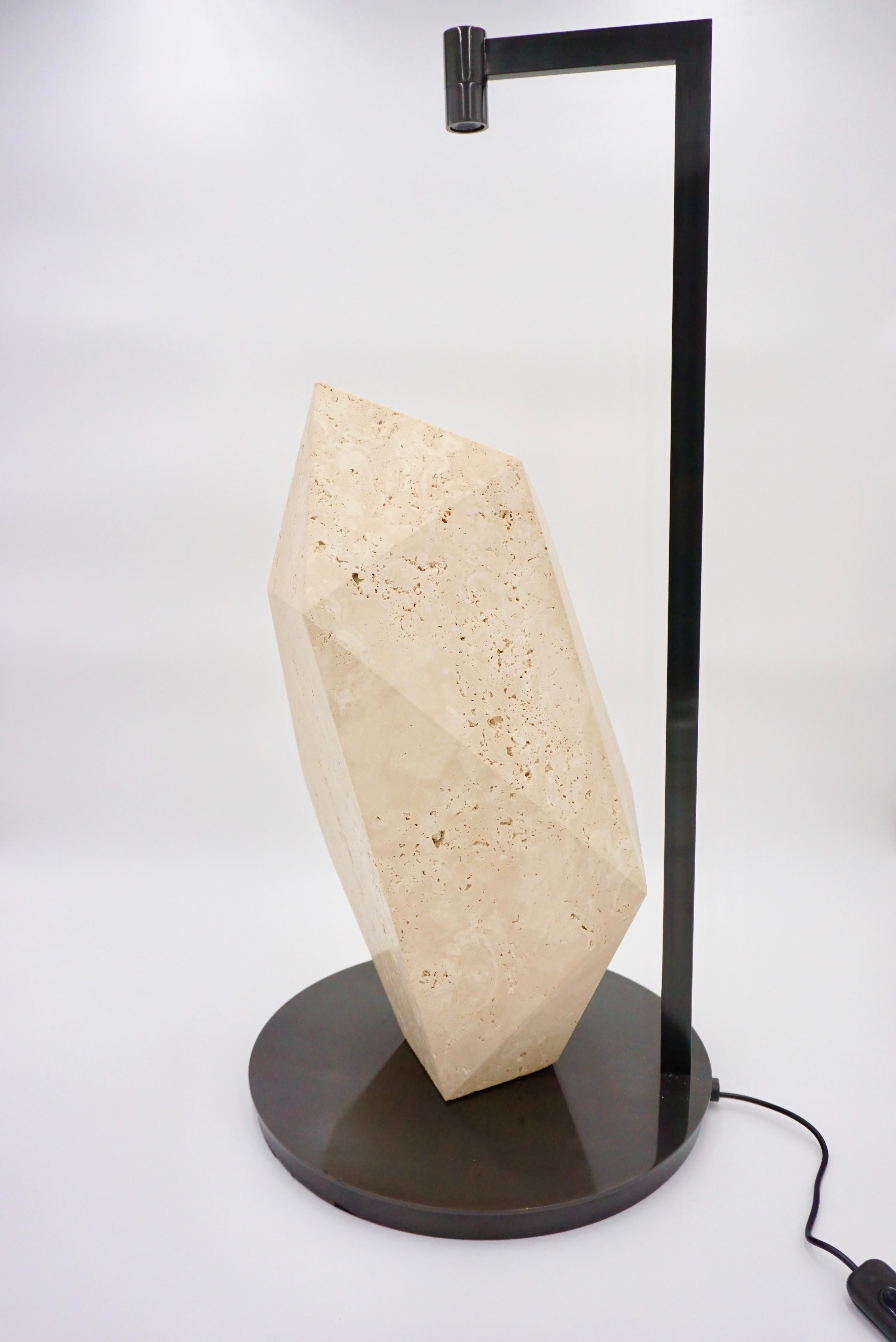 XXIe siècle et contemporain Lampe de bureau sculpturale « Roman Polyhedrum » en marbre et bronze de Lorenzo Ciompi, 2023 en vente