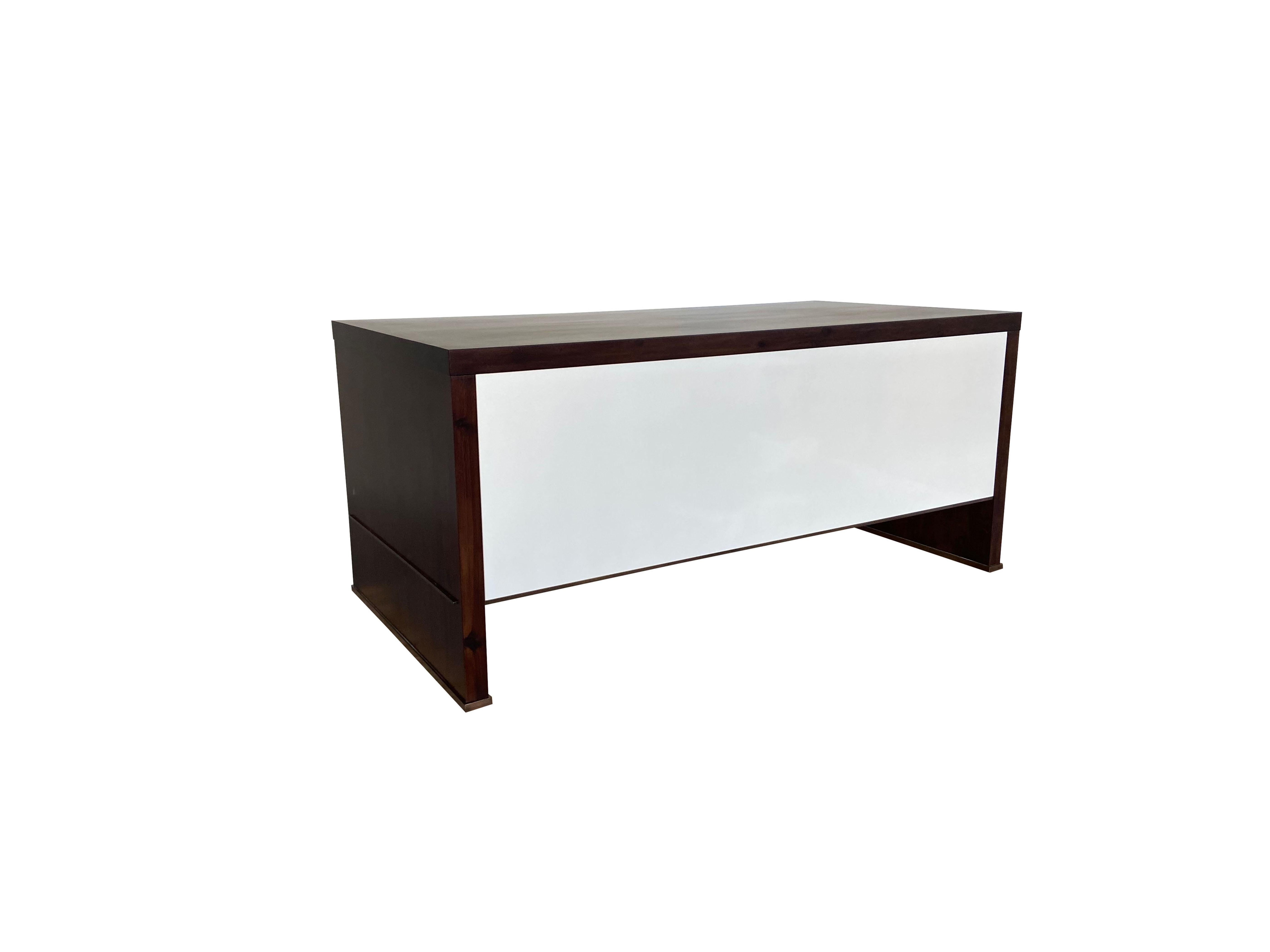 This classic yet modern desk features an Argentine rosewood body and white mirror-polished lacquered face and drawers with bronze accents. The drawers feature soft-close hardware and can be used with the pulls of your choice, or as shown, with none.