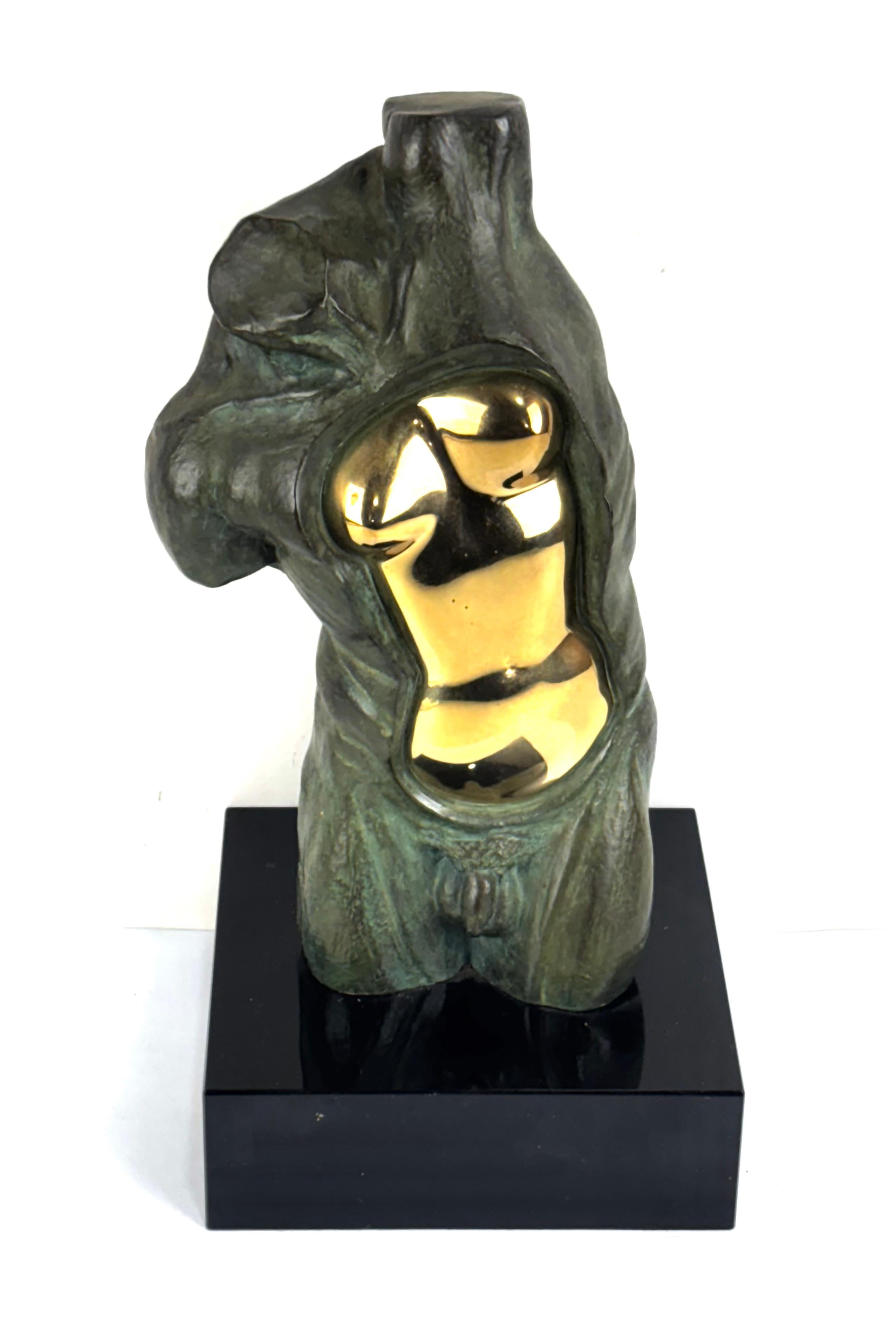 LORENZO QUINN (Rome, 1966)
"Adam and Eve"
Bronze-plated
Edition 038/999-RW
Signed and numbered
Dimensions: 27 x 13 x 13 cm

Lorenzo Quinn's work expresses the idea that woman is the essence of the male soul. "Man cannot be complete without woman.