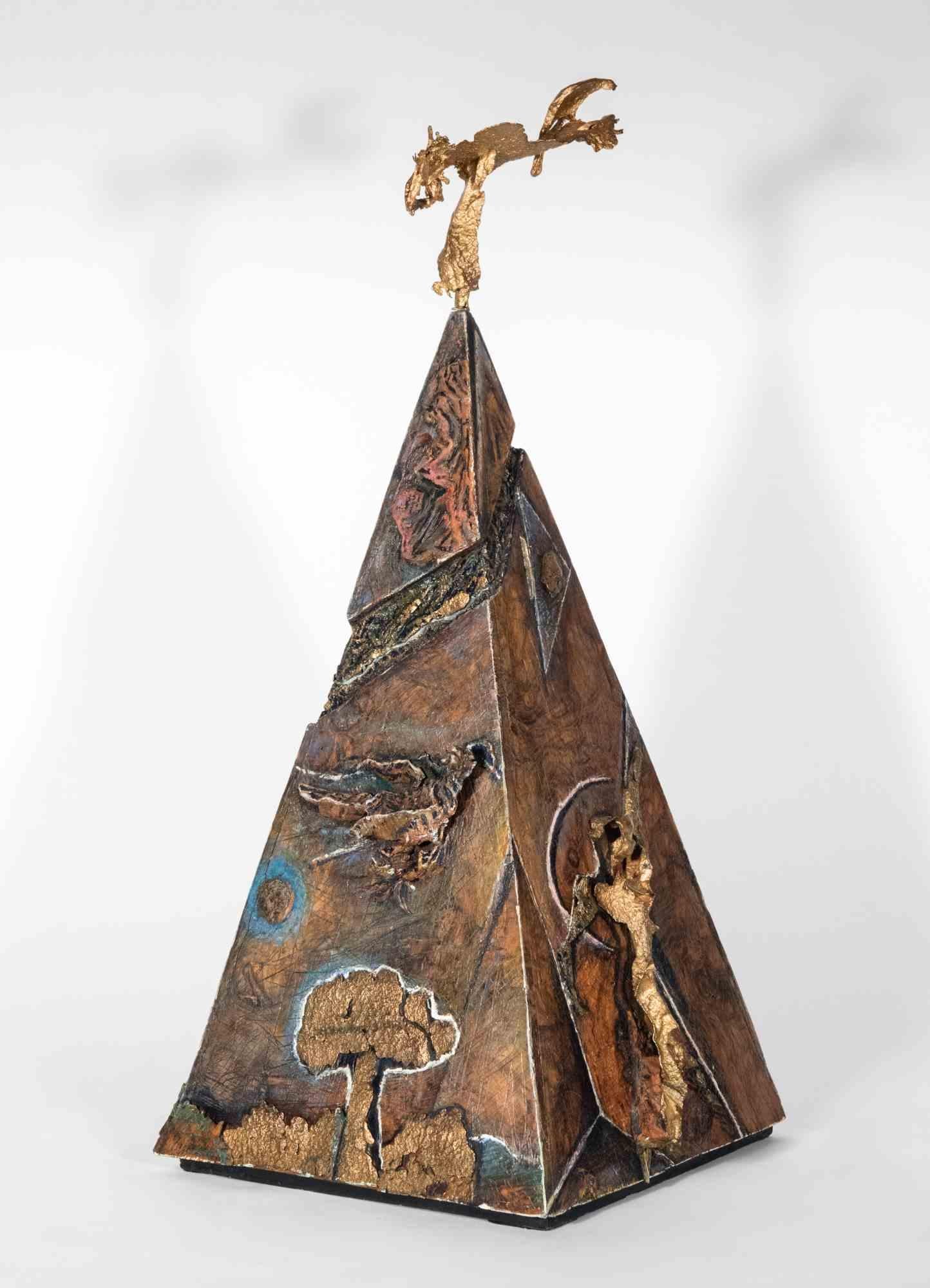 Reflective Sculpture, in Excellent Condition, Authentic 2001 Creation in Gold Leaf and Hand Painted Wood, proposed by Sculptor Lorenzo Servalli, with which the Artist questions the Fast Track that, at times, Life can offer, symbolised by privileges