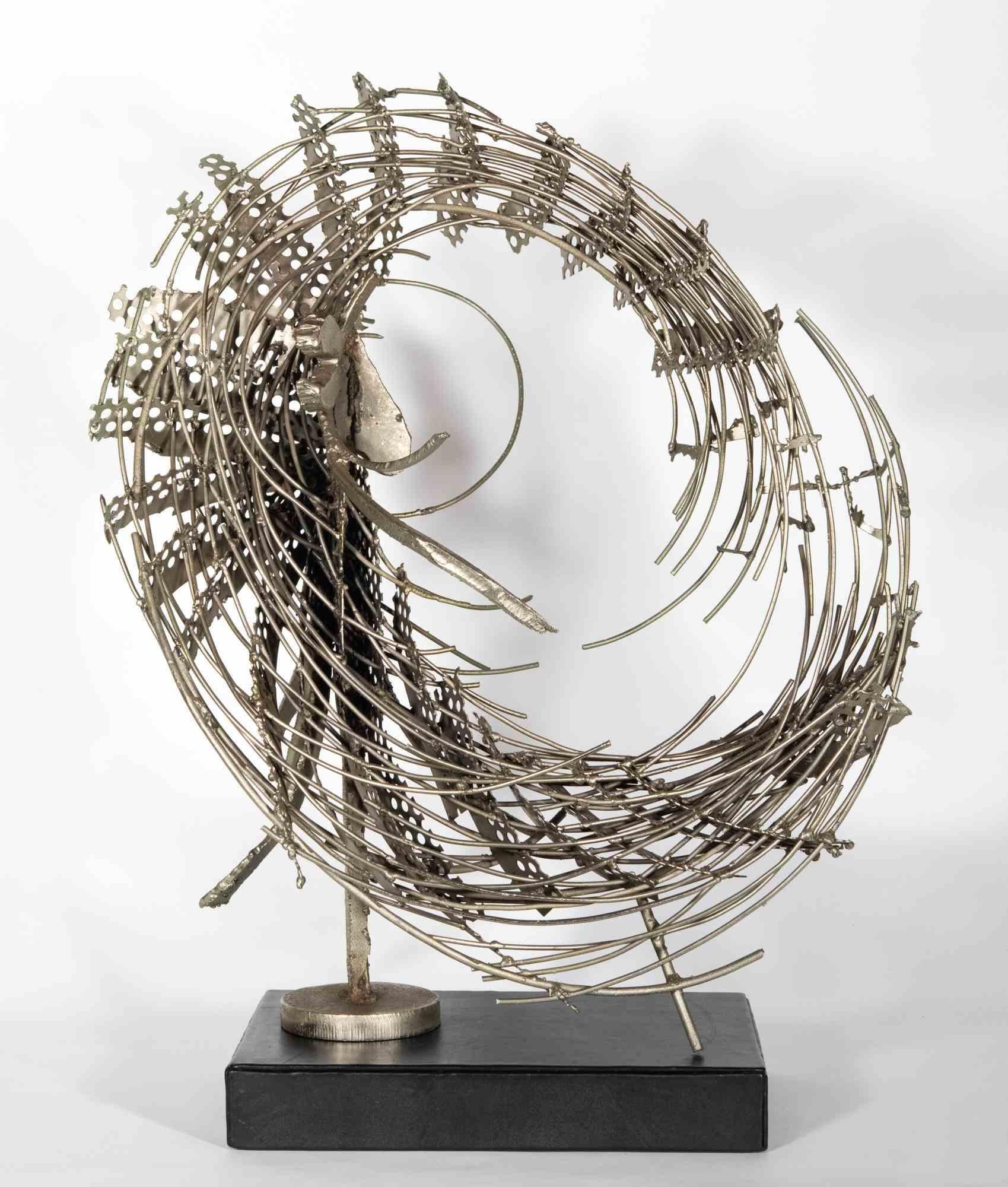 Abstract Sculpture, in Excellent condition, Authentic Creation of 1975 in iron with leather base, proposed by Sculptor Lorenzo Servalli, with which the Artist experiences Spatiality, experiencing the movement of the Living in the Infinite, comforted