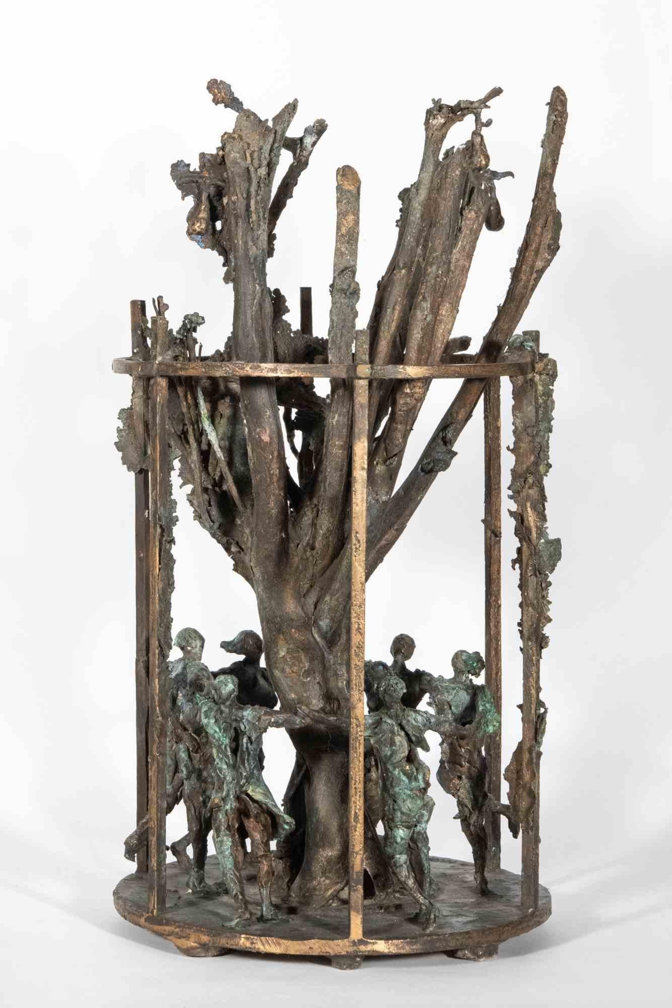 Sculpture introspective, en excellent état, Authentique création en bronze de 1994 proposée par le Sculpteur Lorenzo Servalli, pour raisonner sur la choralité de la Communauté, tendue dans l'effort d'évoluer et de s'améliorer un peu chaque jour,