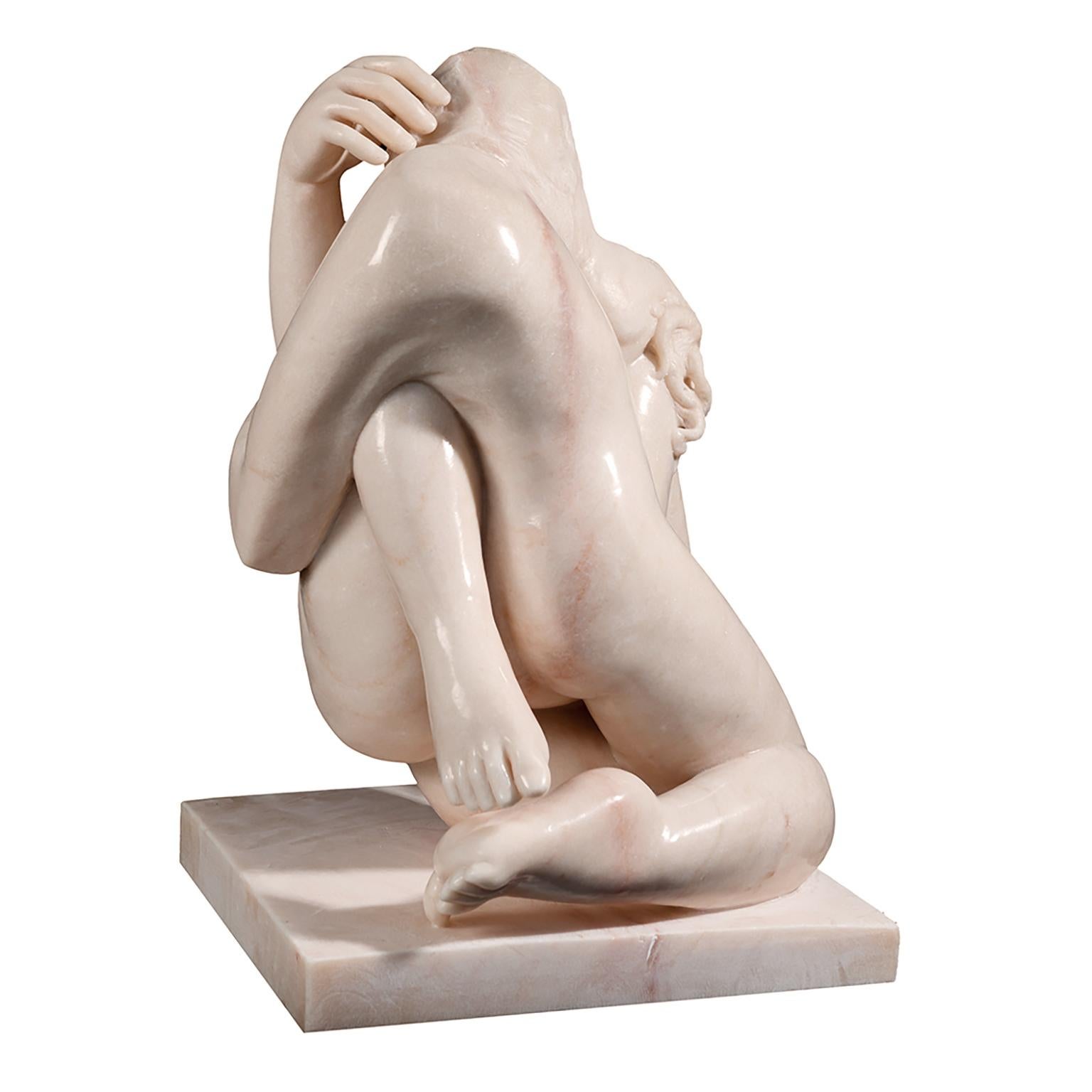 Bacio (Baiser) par Lorenzo Vignoli

Remarquable sculpture en marbre sculptée à la main dans un rare marbre rosa portugais, réalisée par le sculpteur italien contemporain Lorenzo Vignoli, qui intègre des références classiques et des influences