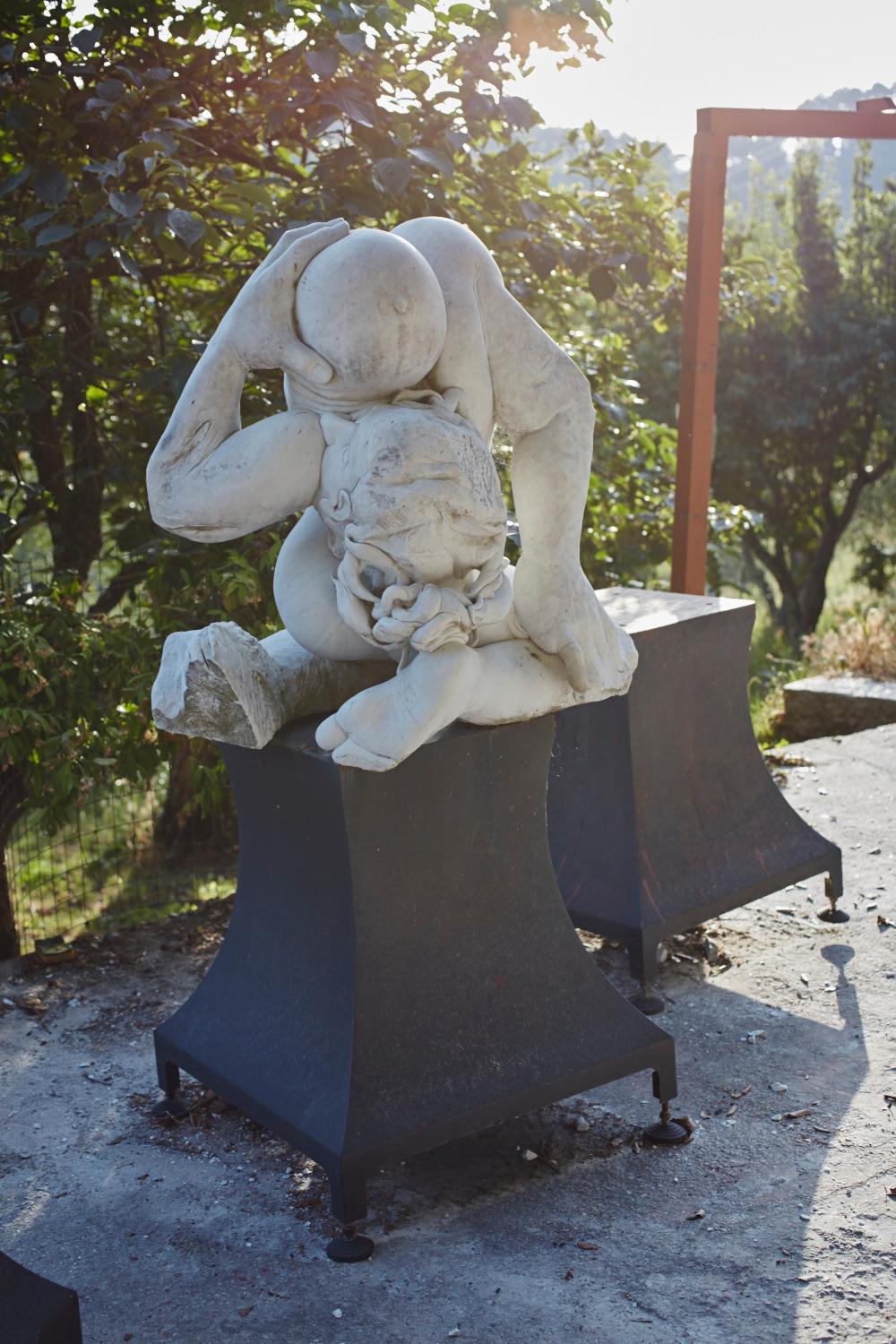 Madre Terra - hand carved figurative Carrara marble sculpture For Sale 2