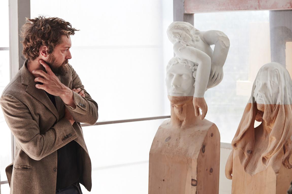Medusa - scultura statuaria in marmo di Carrara e legno di tiglio italiano scolpita a mano in vendita 14