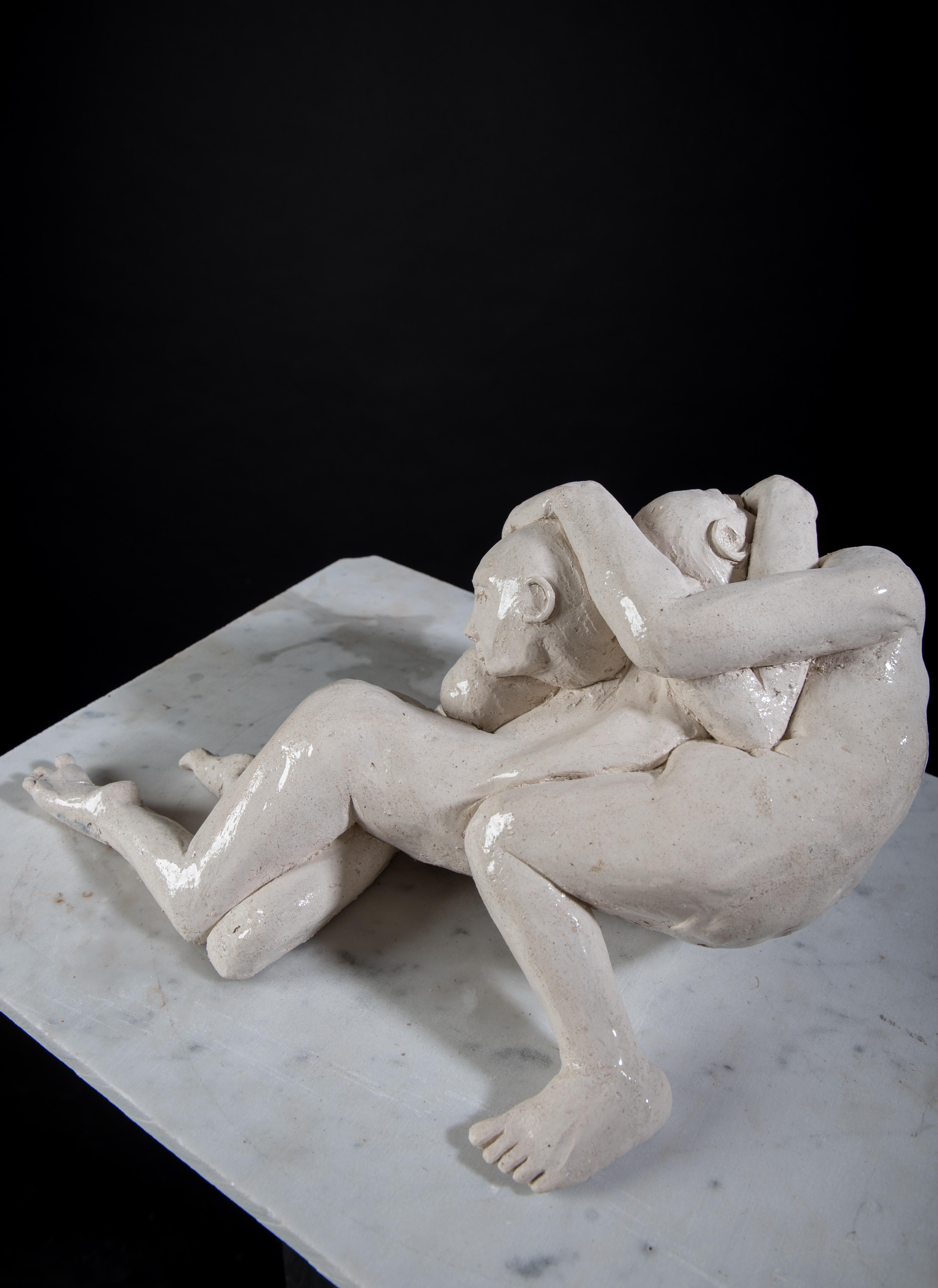 Pieta II – zeitgenössische Interpretation der ikonischen Tischskulptur der Pieta  (Zeitgenössisch), Sculpture, von Lorenzo Vignoli