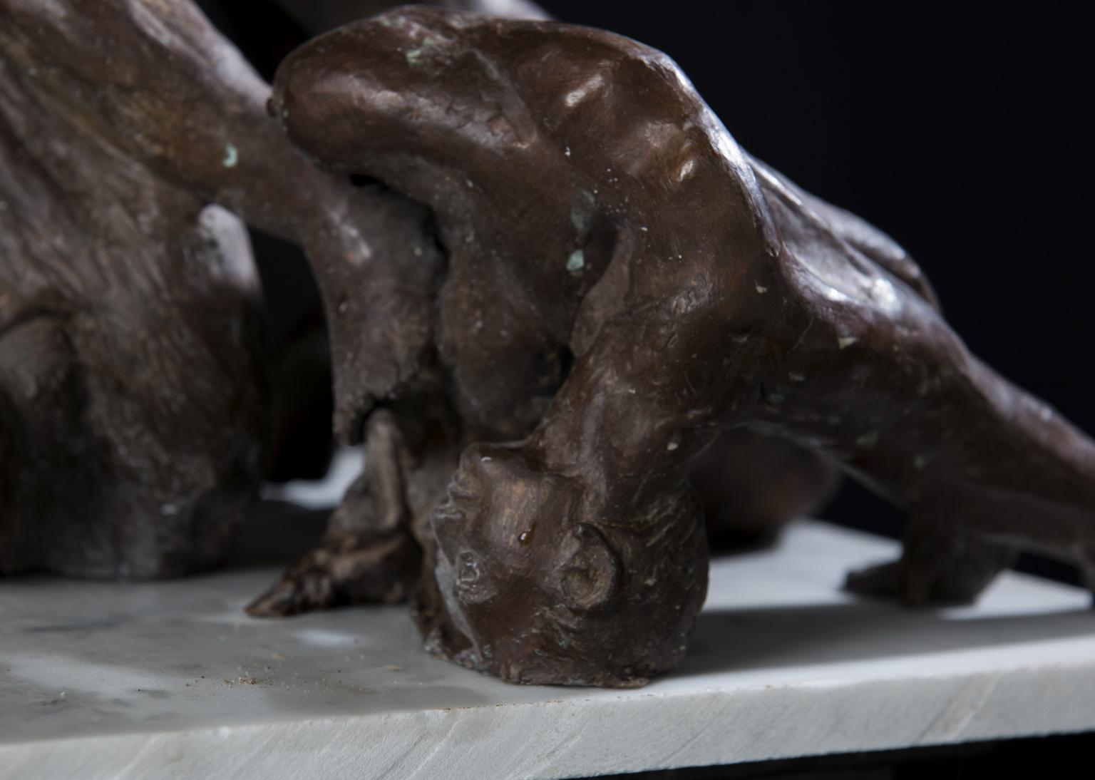 Relazioni Amore II - contemporary Italian figurative tabletop bronze sculpture For Sale 1