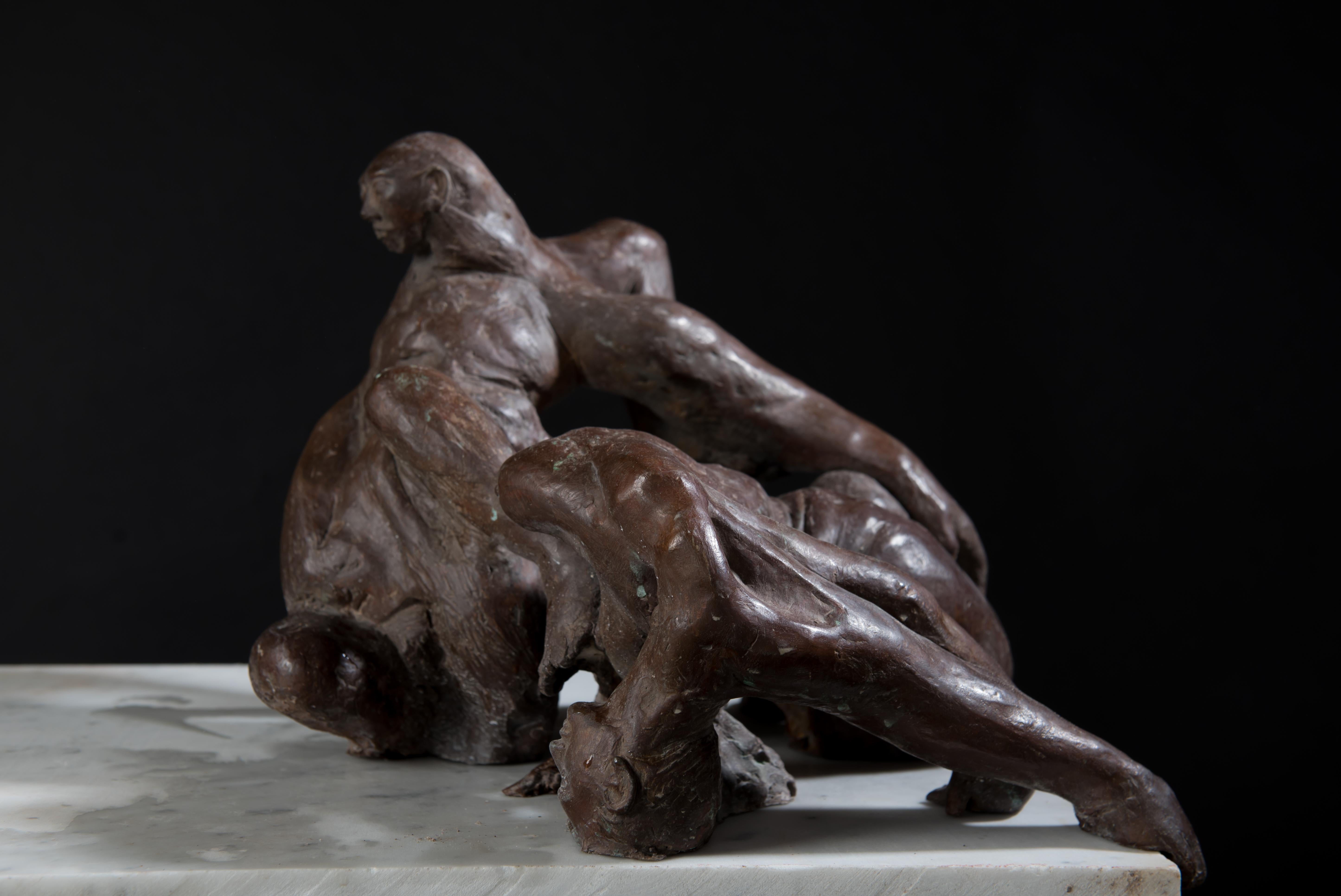 Relazioni Amore II - contemporary Italian figurative tabletop bronze sculpture - Sculpture by Lorenzo Vignoli