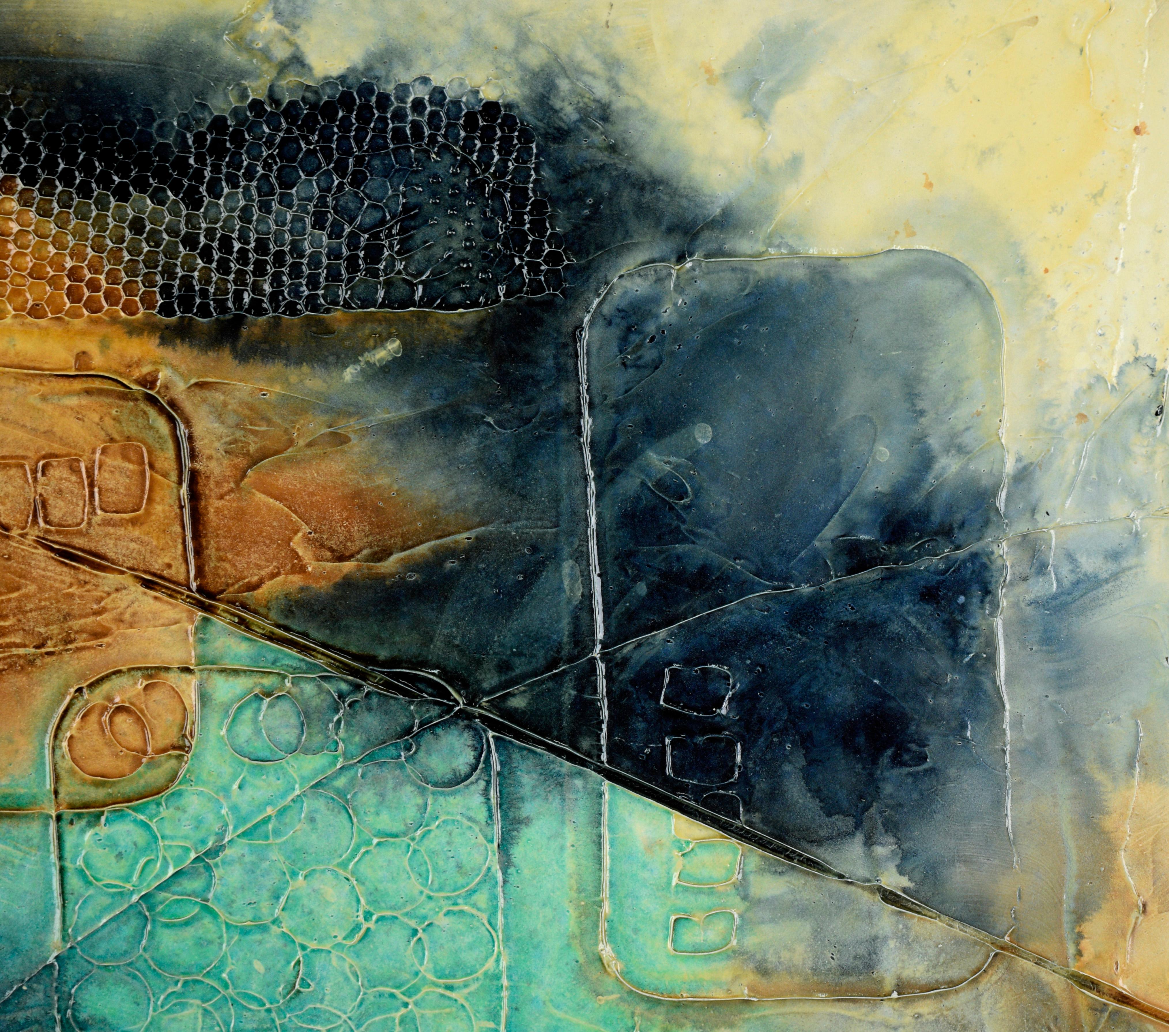 Texturierte abstrakte expressionistische Komposition in Acryl auf Karton

Strukturierte und detaillierte abstrakte Komposition von Loretta Burton Youngman (Amerikanerin, geb. 1943). Blaugrüne und anthrazitfarbene Flecken befinden sich auf einem