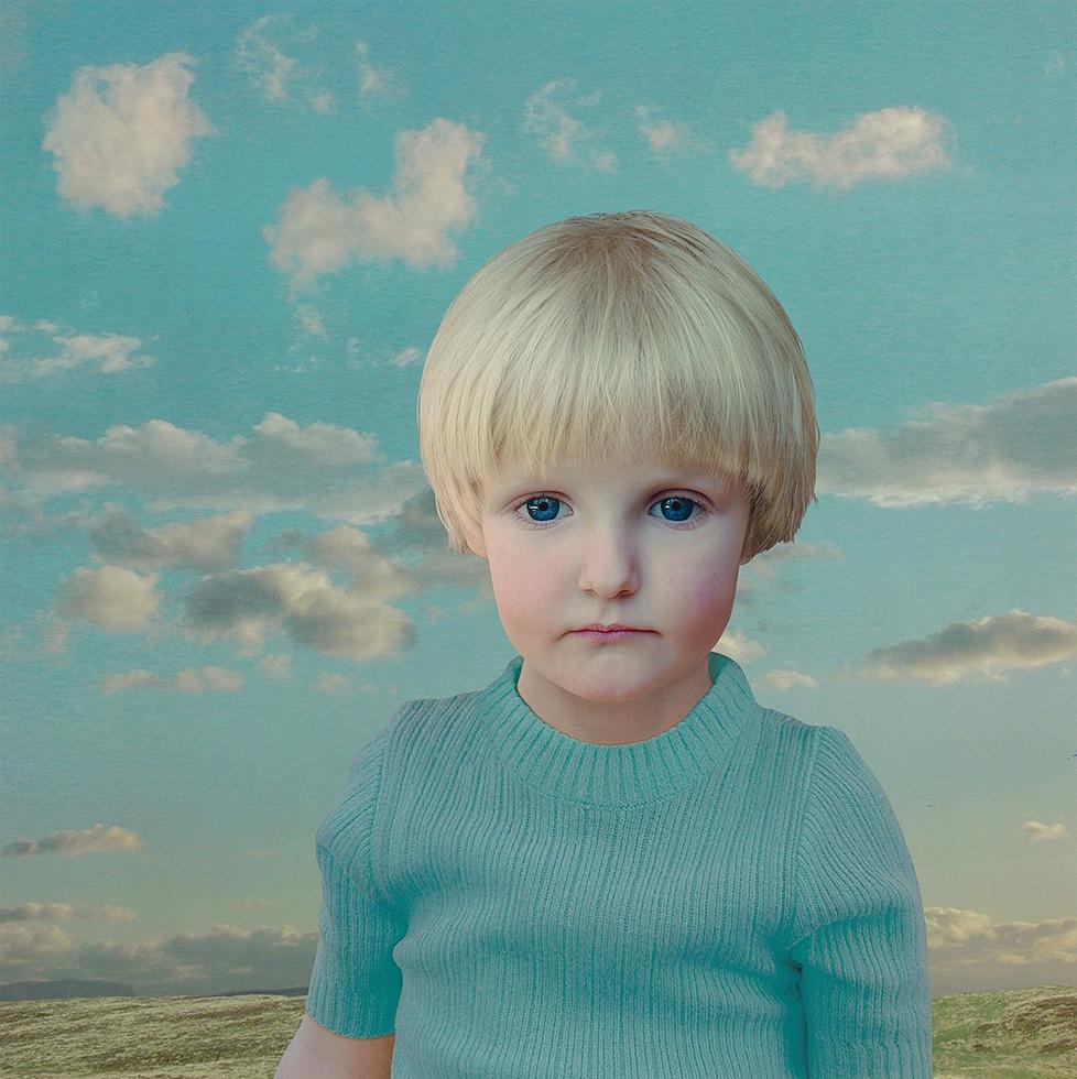 Color Photograph de Loretta Lux - Isabella