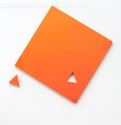 Stück – große, glatte, leuchtend glänzende orangefarbene abstrakte Wandskulptur