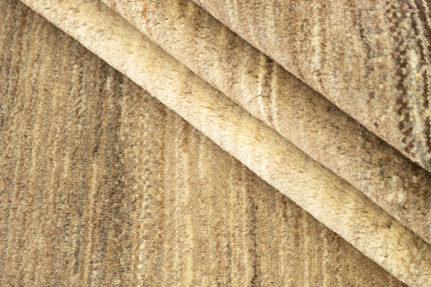 Lana Gabbeh Lori, annodato a mano, 8,2 × 6,7 piedi - Beige naturale e marrone sfumato in vendita