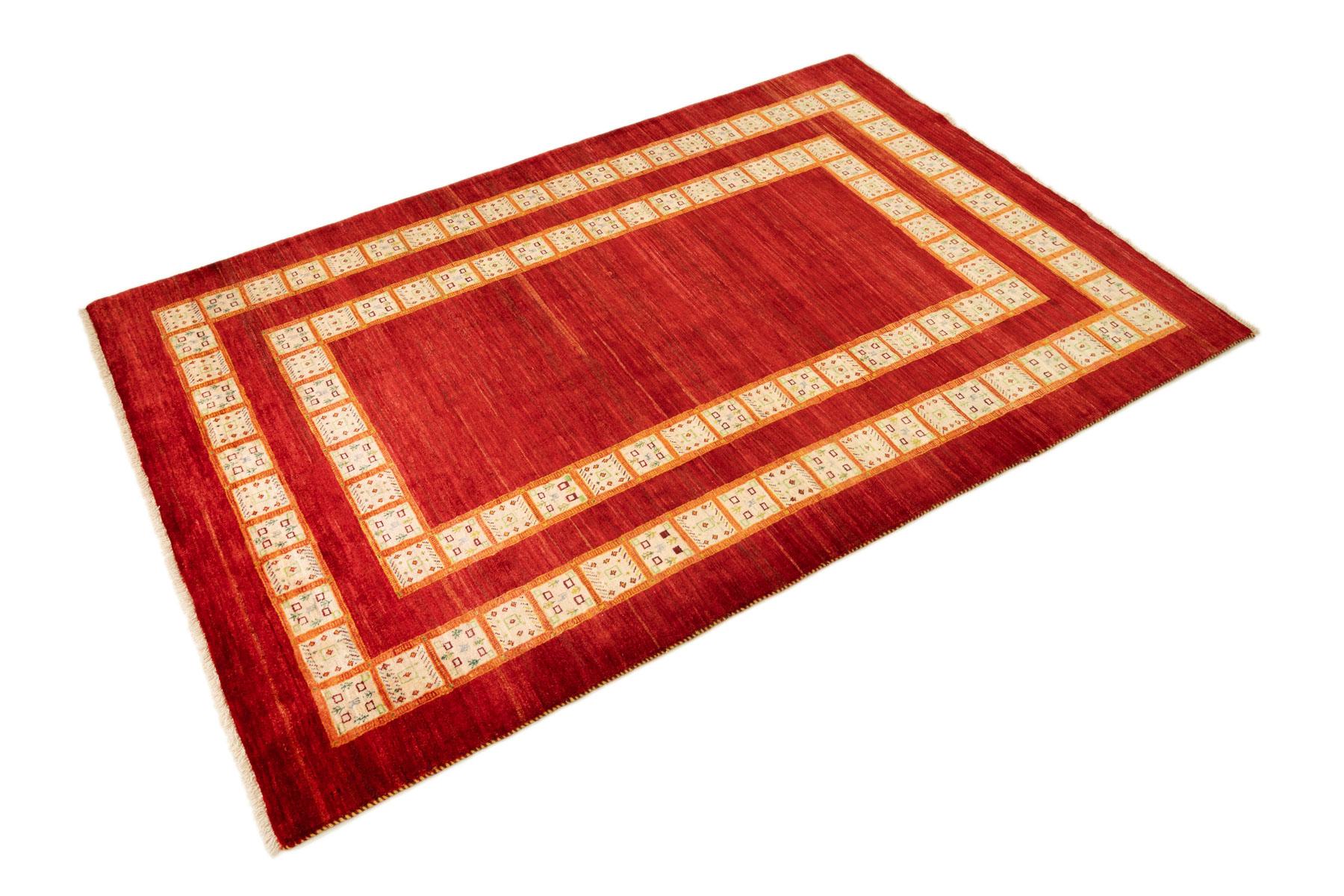 Persiano Tappeto Lori Gabbeh, annodato a mano, 8,3 × 5,6 piedi - Rosso intenso e avorio in vendita