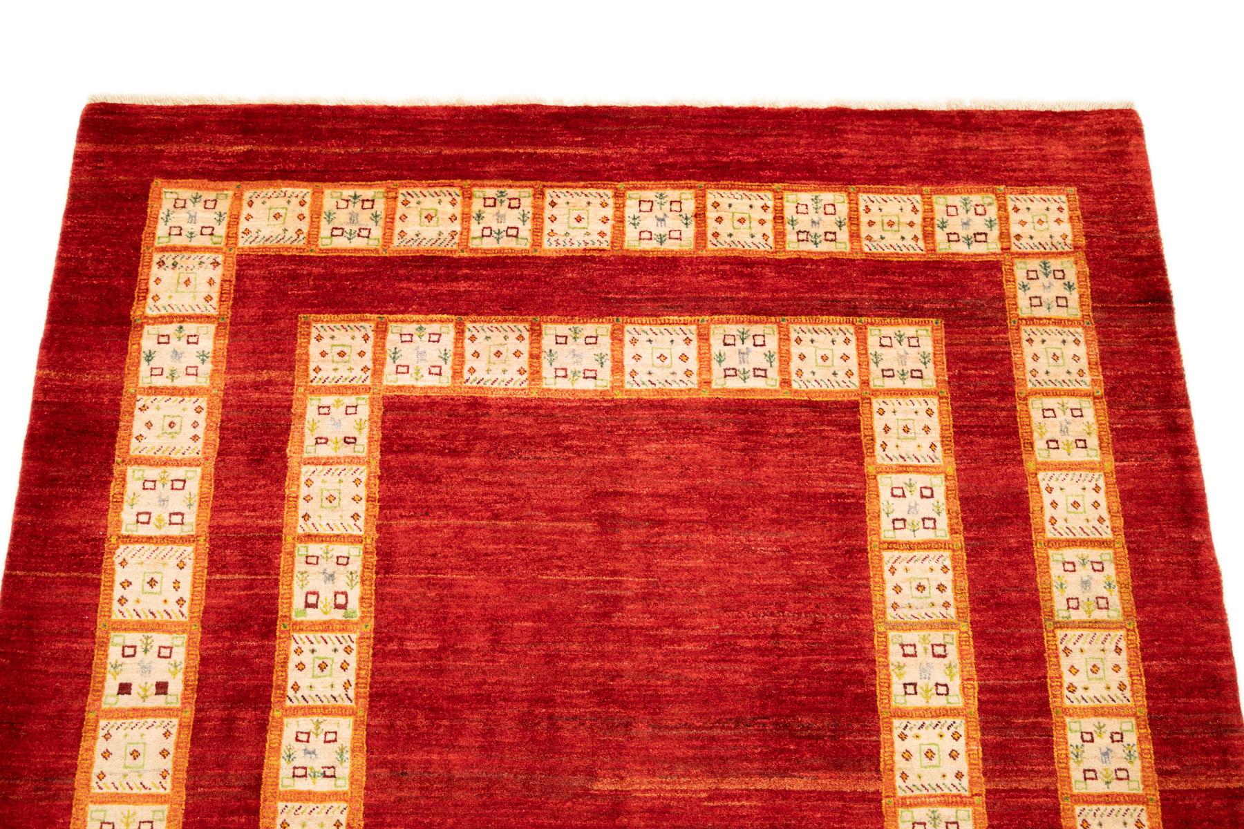 Annodato a mano Tappeto Lori Gabbeh, annodato a mano, 8,3 × 5,6 piedi - Rosso intenso e avorio in vendita