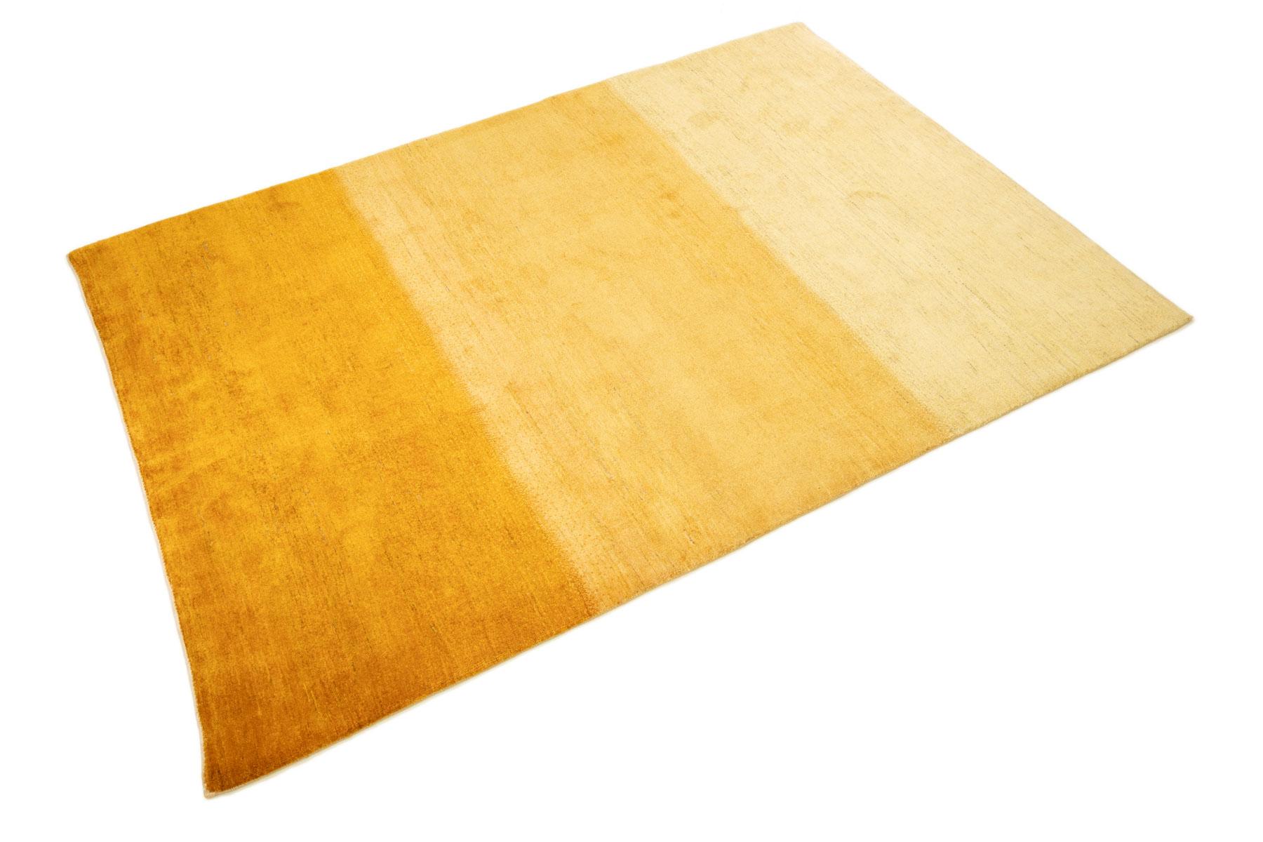 Lori Gabbeh Teppich, handgeknüpft, 8,7 × 5,5 Fuß - Warmes Gelb und weiches Gold (Persisch) im Angebot