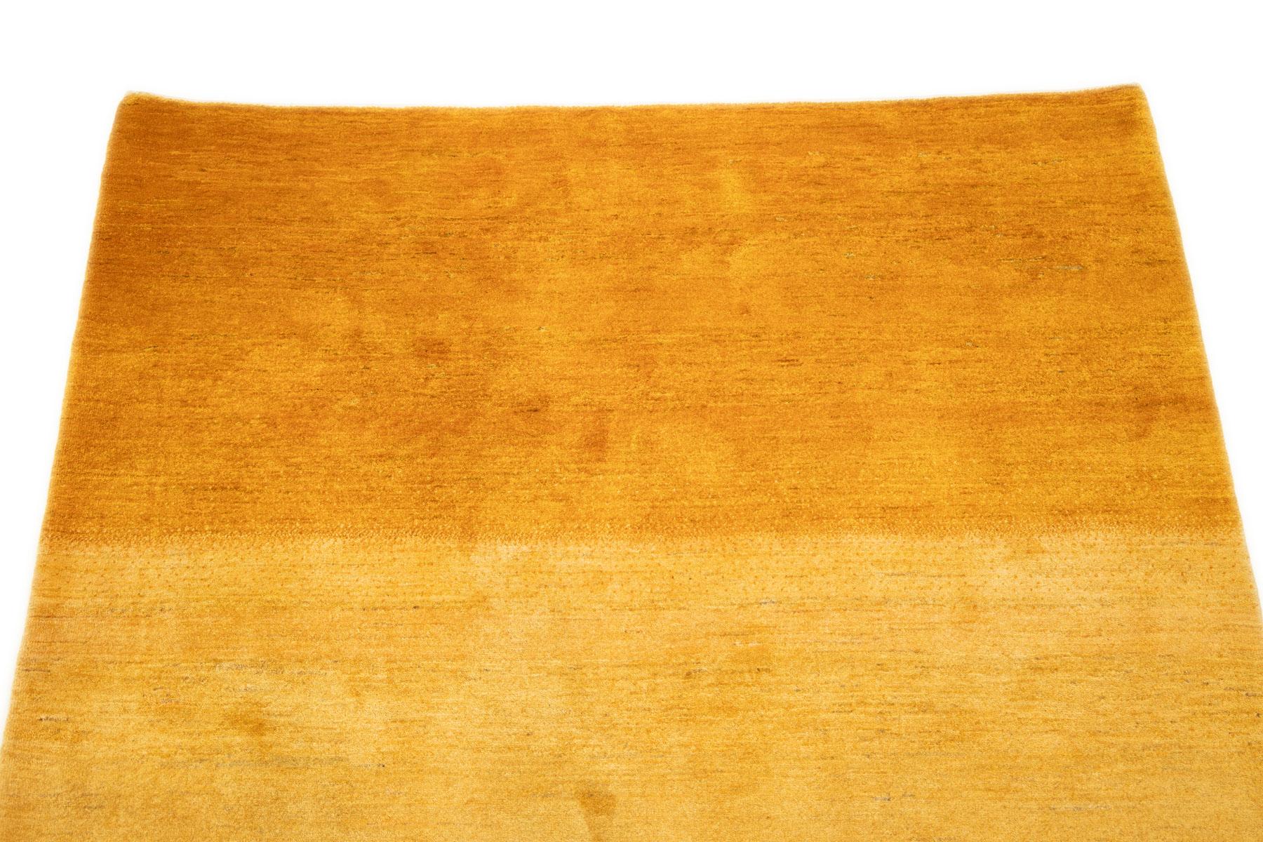 Lori Gabbeh Teppich, handgeknüpft, 8,7 × 5,5 Fuß - Warmes Gelb und weiches Gold (Handgeknüpft) im Angebot