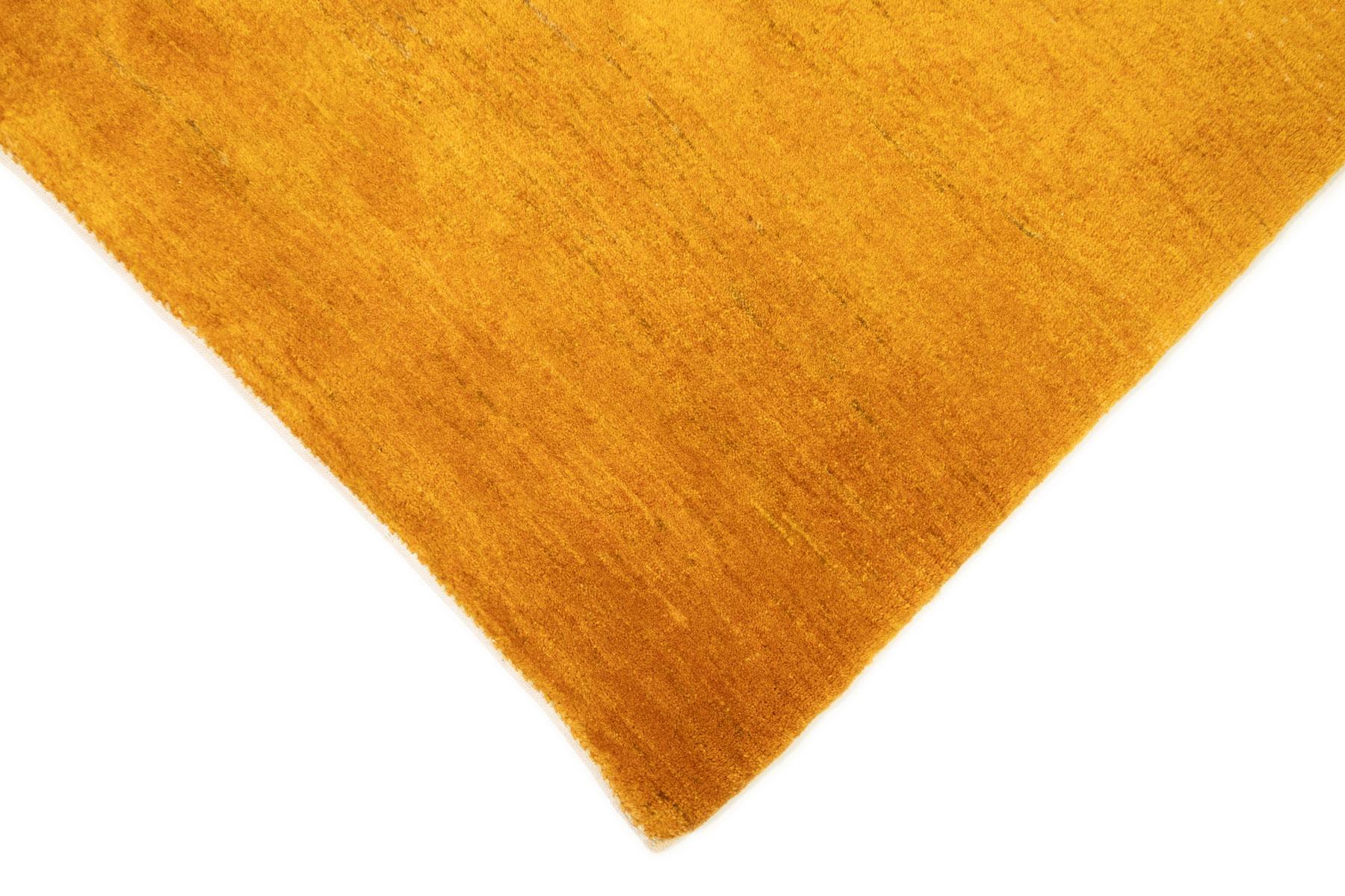 Lori Gabbeh Teppich, handgeknüpft, 8,7 × 5,5 Fuß - Warmes Gelb und weiches Gold (21. Jahrhundert und zeitgenössisch) im Angebot