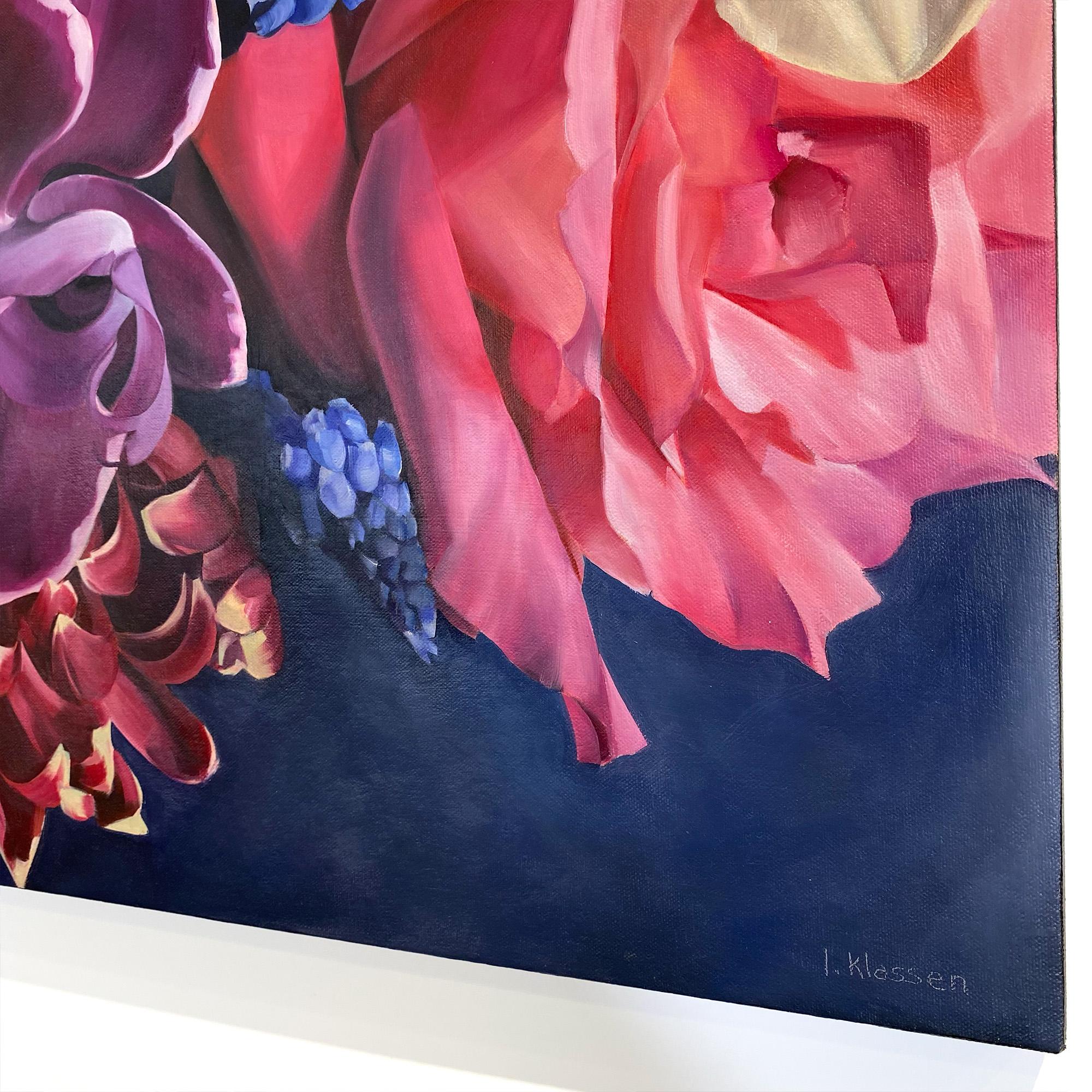 Strikingly mesmerizing, this contemporary floral painting by Canadian artist, Lori Klassen, depicts flowers lusciously in bloom with an incredible attention to detail.

Lori grew up in a small Mennonite town in southern Manitoba. Her first