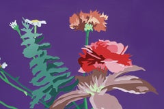 Blumengemälde 25, kühnes Stilleben auf glänzendem Lila von Contemporary Artist