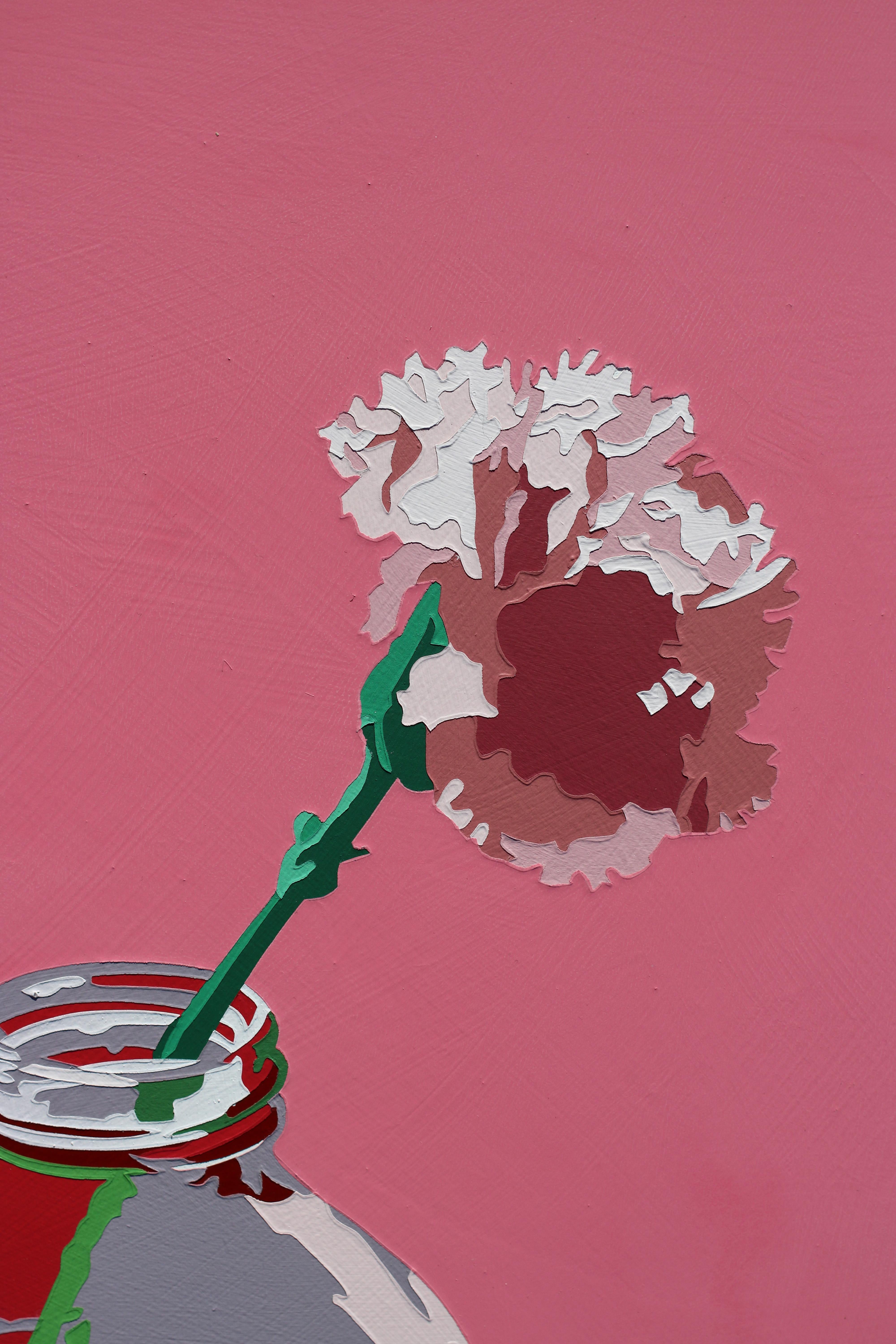 Dans Flower Painting 47, Lori Larusso propose une nature morte minimaliste mais évocatrice qui transforme une simple fleur en une déclaration visuelle audacieuse. Un œillet rose tendre se penche délicatement sur un bocal réutilisé, dans des tons