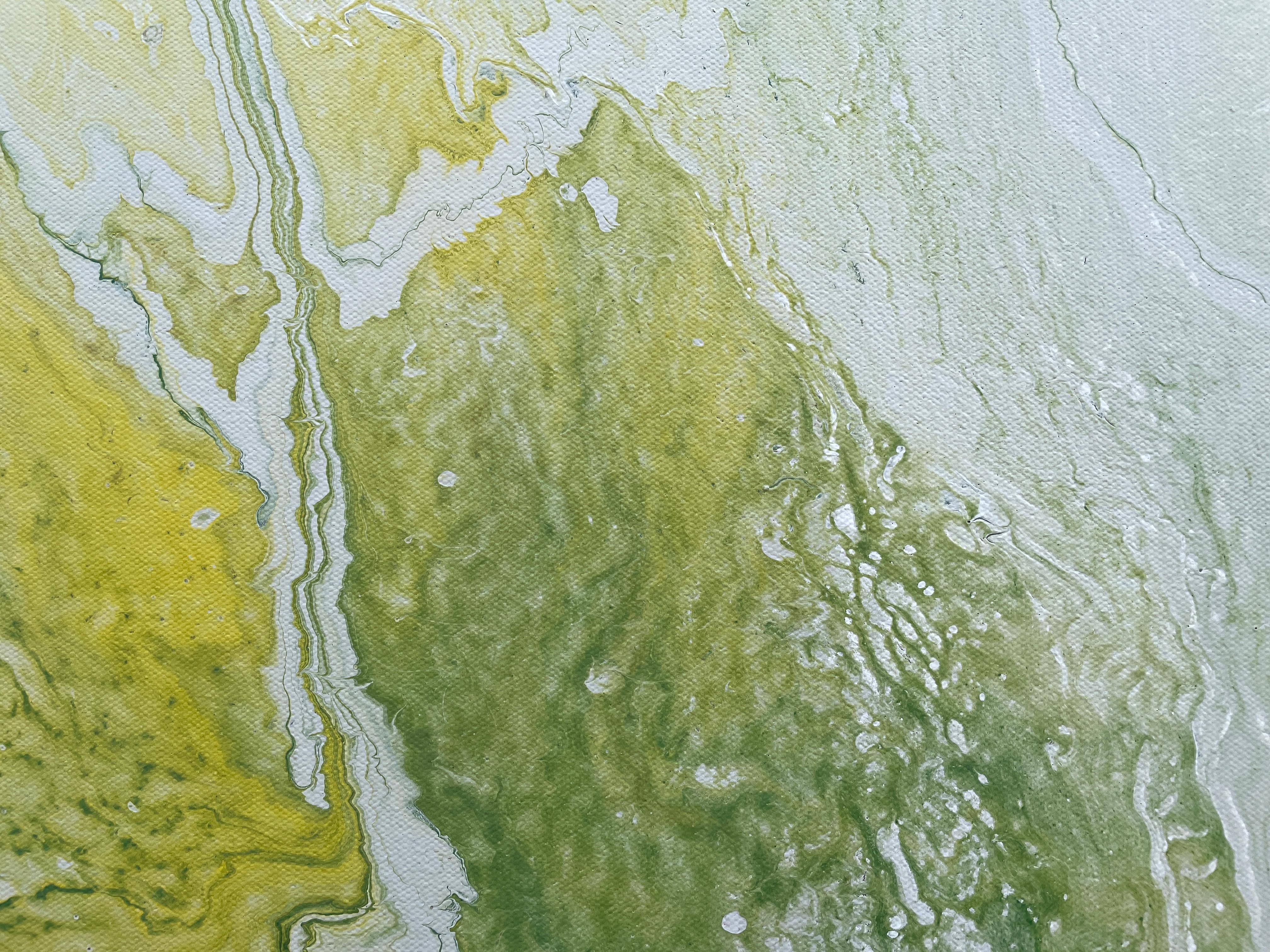 Turning Tide' par Lori Poncsak - Abstrait contemporain blanc, vert et jaune en vente 2