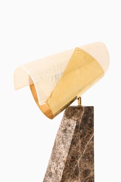 Tischlampe „Lorian“ aus Messing, Stoff und Marmor von Erik Bratsberg, 2021