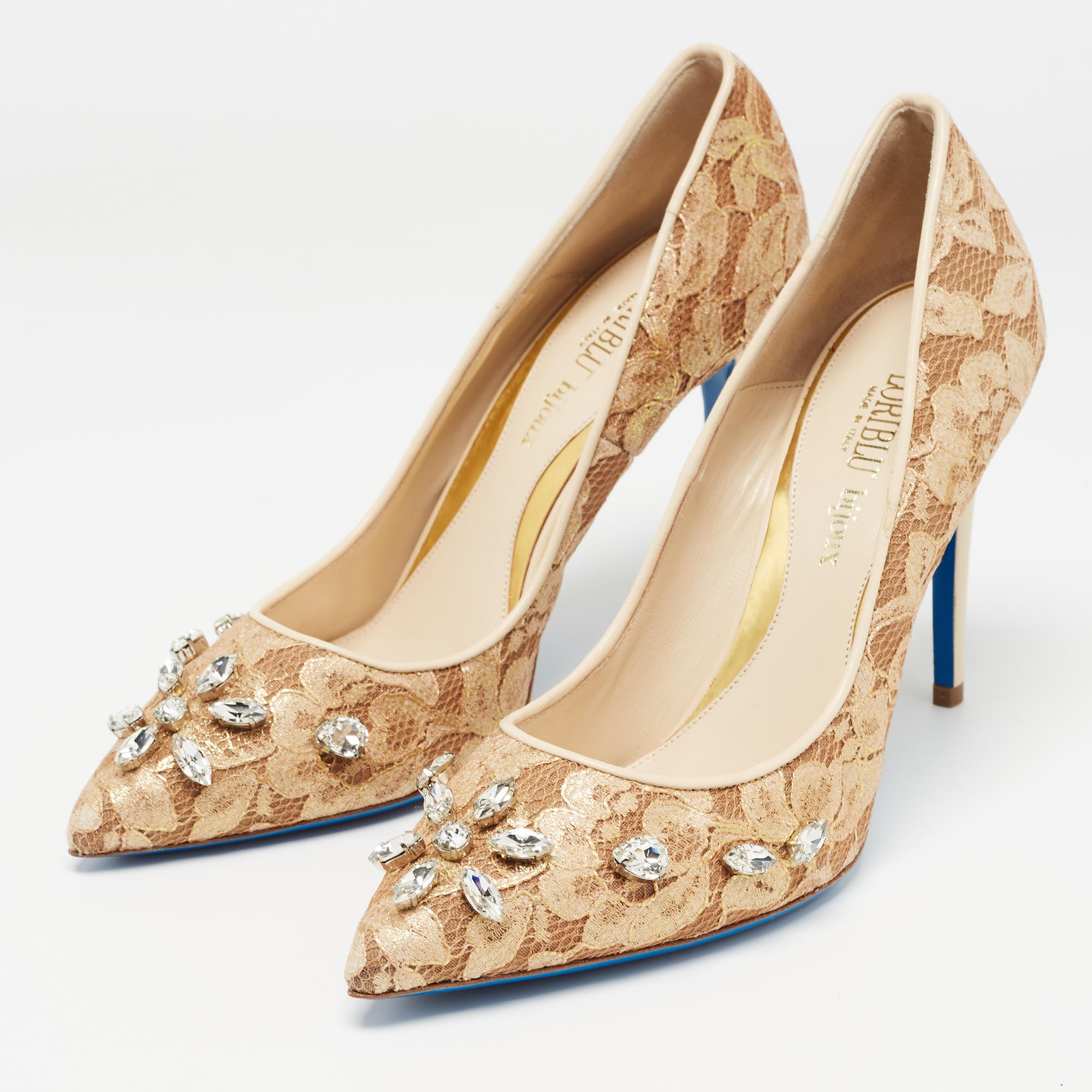 Curvaceous arches, a feminine appeal, and a well-built structure define this set of designer pumps. Coming with comfortable insoles and sleek heels, style them with your favorite outfits.