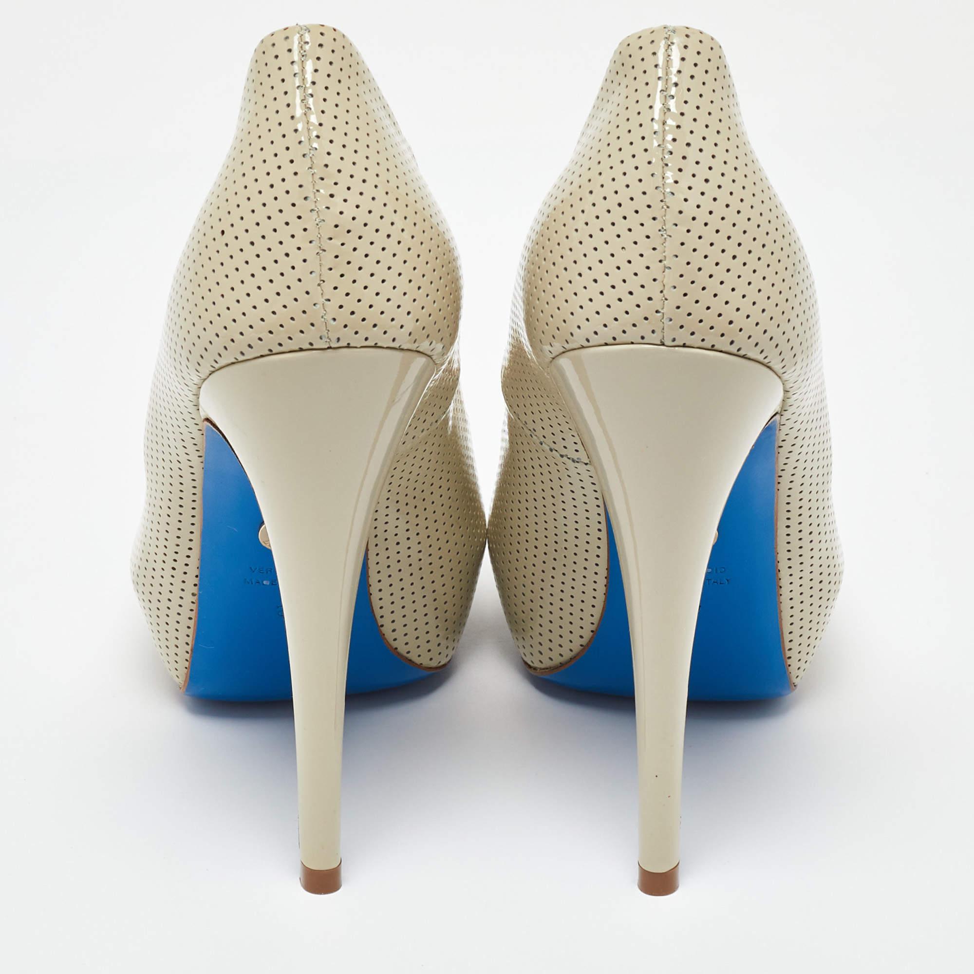 Loriblu escarpins à bout ouvert en cuir verni perforé beige, taille 37 Pour femmes en vente