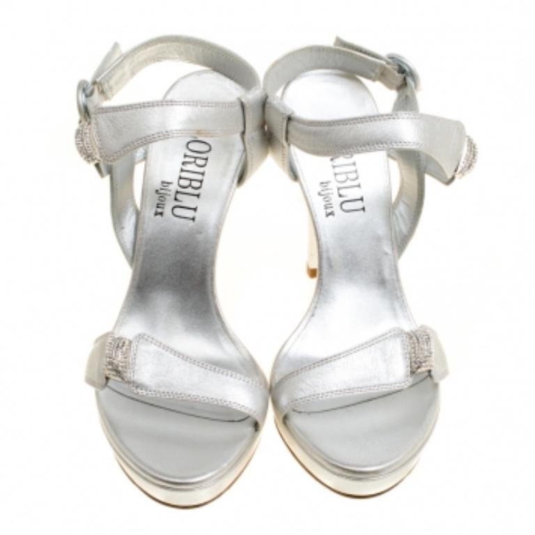 Loriblu Bijoux Metallic Leder Kristall verschönert Plateau Sandalen Größe 37 im Zustand „Gut“ im Angebot in Dubai, Al Qouz 2