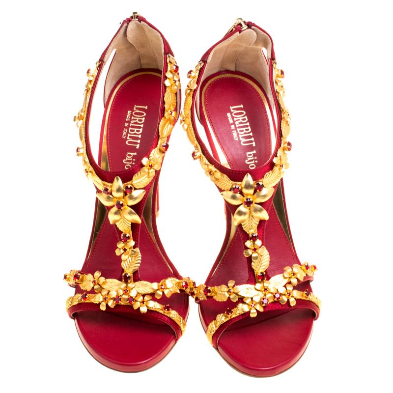 Loriblu Bijoux Red Satin Floral Embellished Crystal Studded Sandals Size 39 In New Condition In Dubai, Al Qouz 2