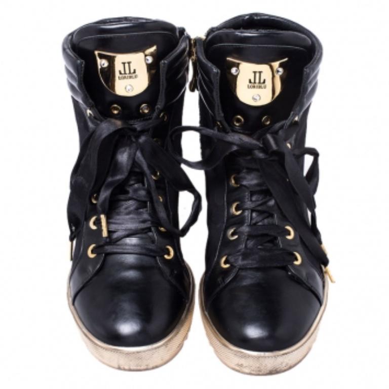Loriblu Zapatillas de cuña con cordones de piel y nailon negras talla 36 en Bueno estado para la venta en Dubai, Al Qouz 2