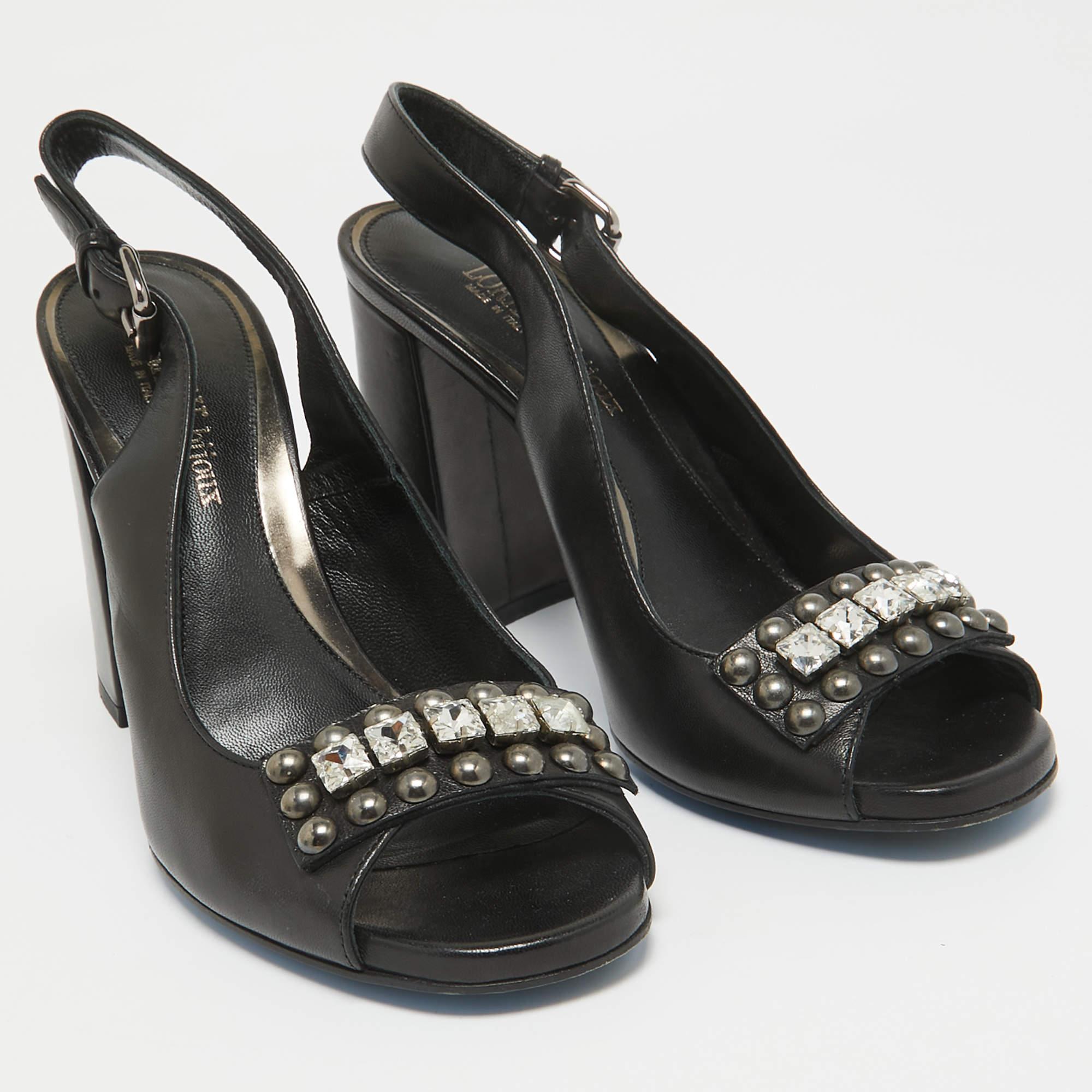 Loriblu escarpins à bout ouvert ornés de cristaux noirs, taille 40 Bon état - En vente à Dubai, Al Qouz 2