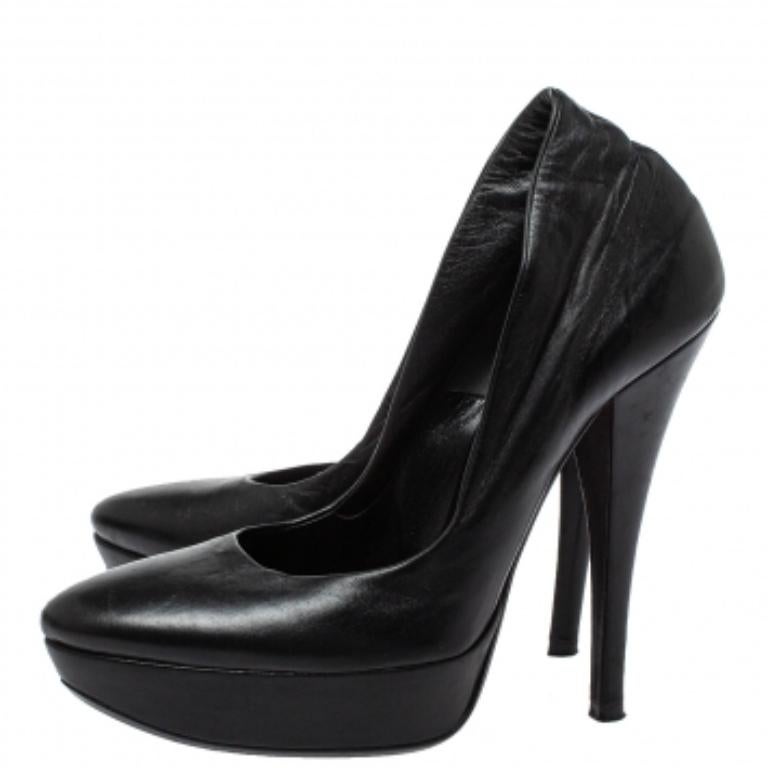 Fashionable and chic, these pumps from Loriblu will cut an alluring silhouette from day to night. Crafted from leather, the pumps have a black shade, supporting platforms, and 14 cm heels.
