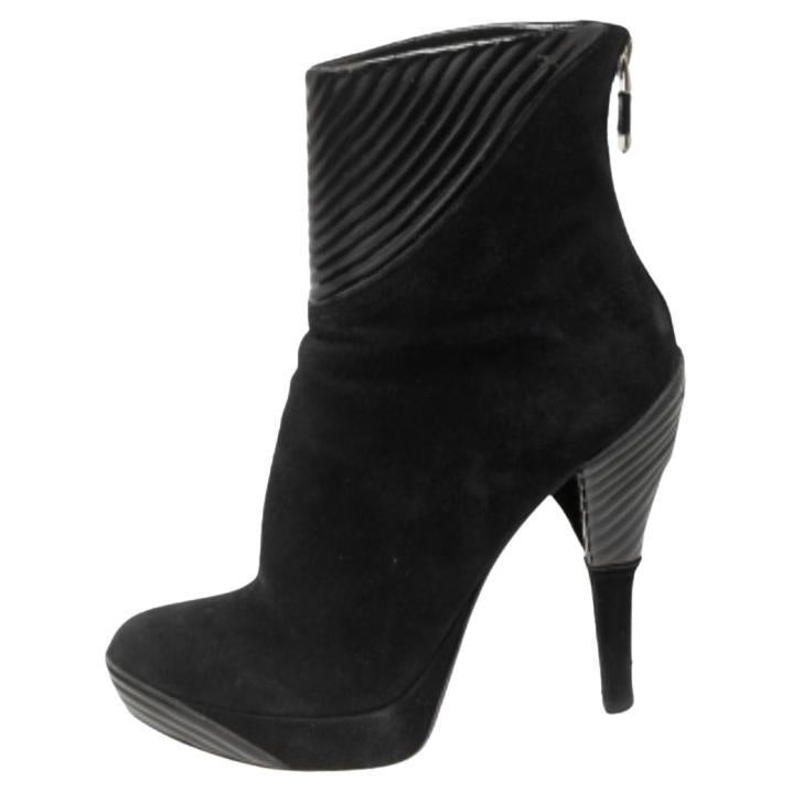 Loriblu Black Suede and Leather Ankle Boots Size 37 en vente